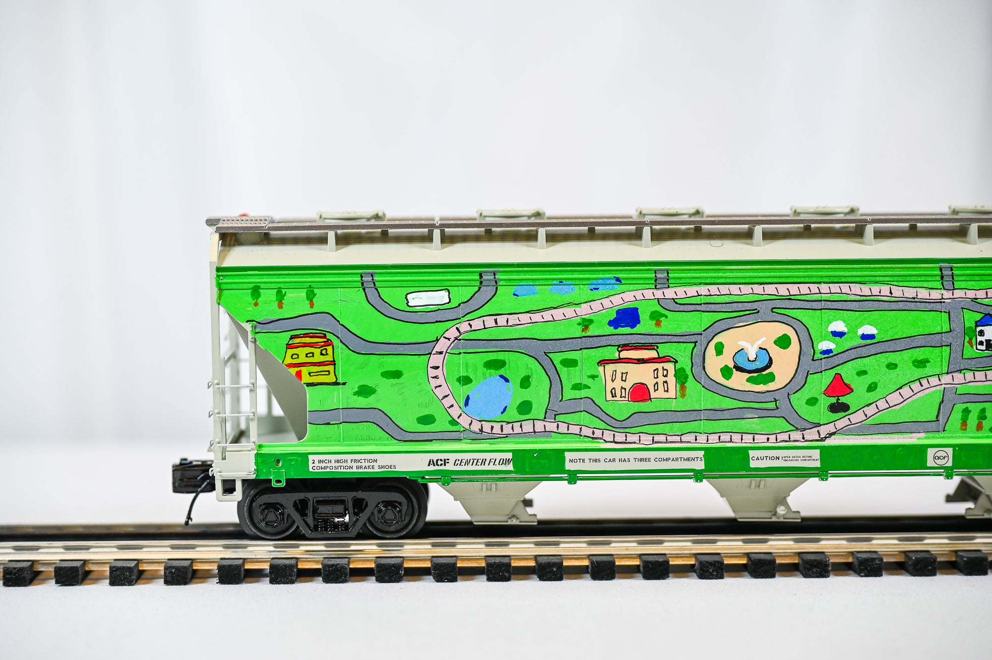 Custom Graffiti Atlas 3-Bay Centerflow Hopper  | Kids Carpet | O Scale