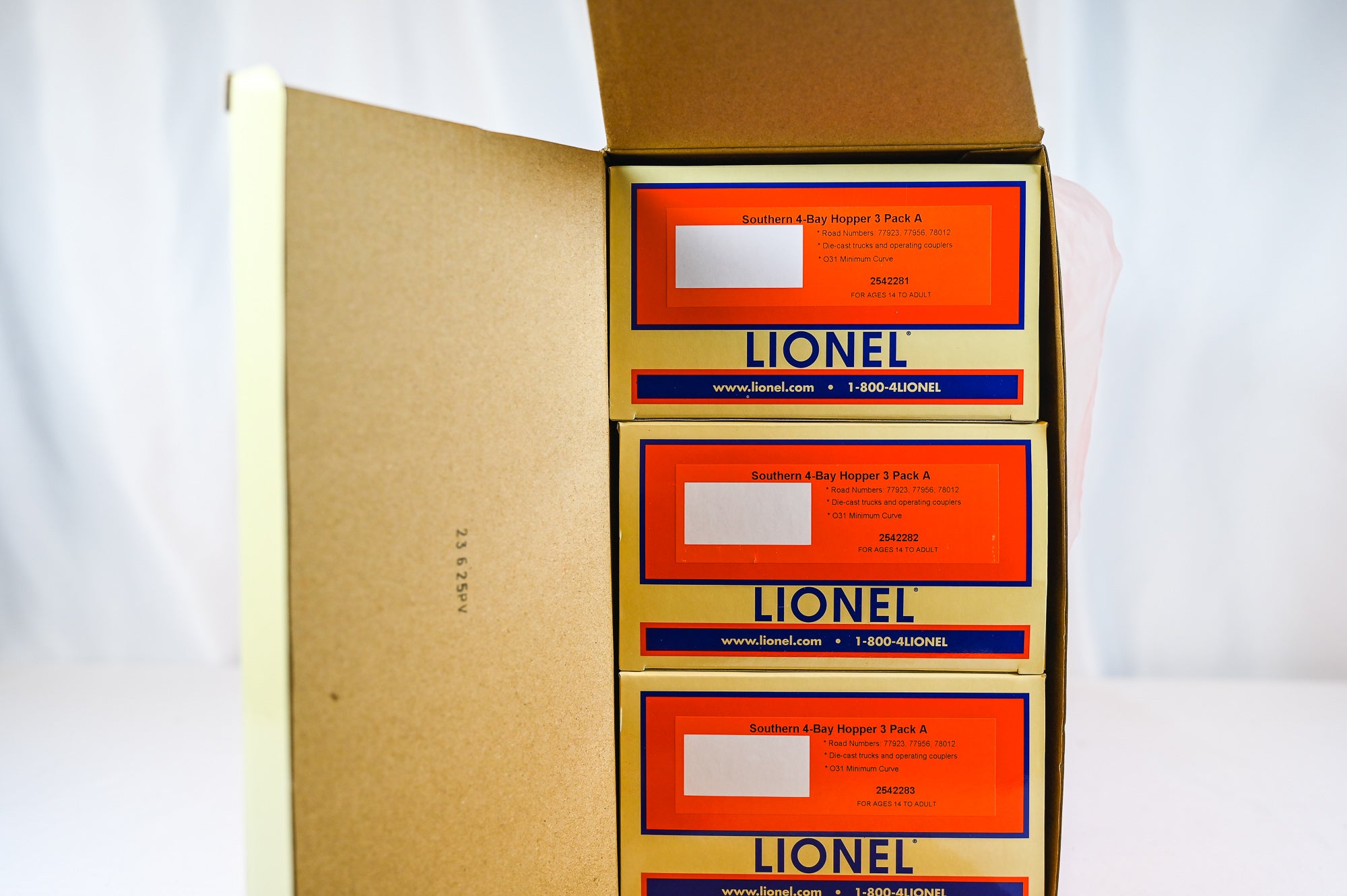 Lionel Southern 4 Bay Hopper 3 Pack A | O Scale