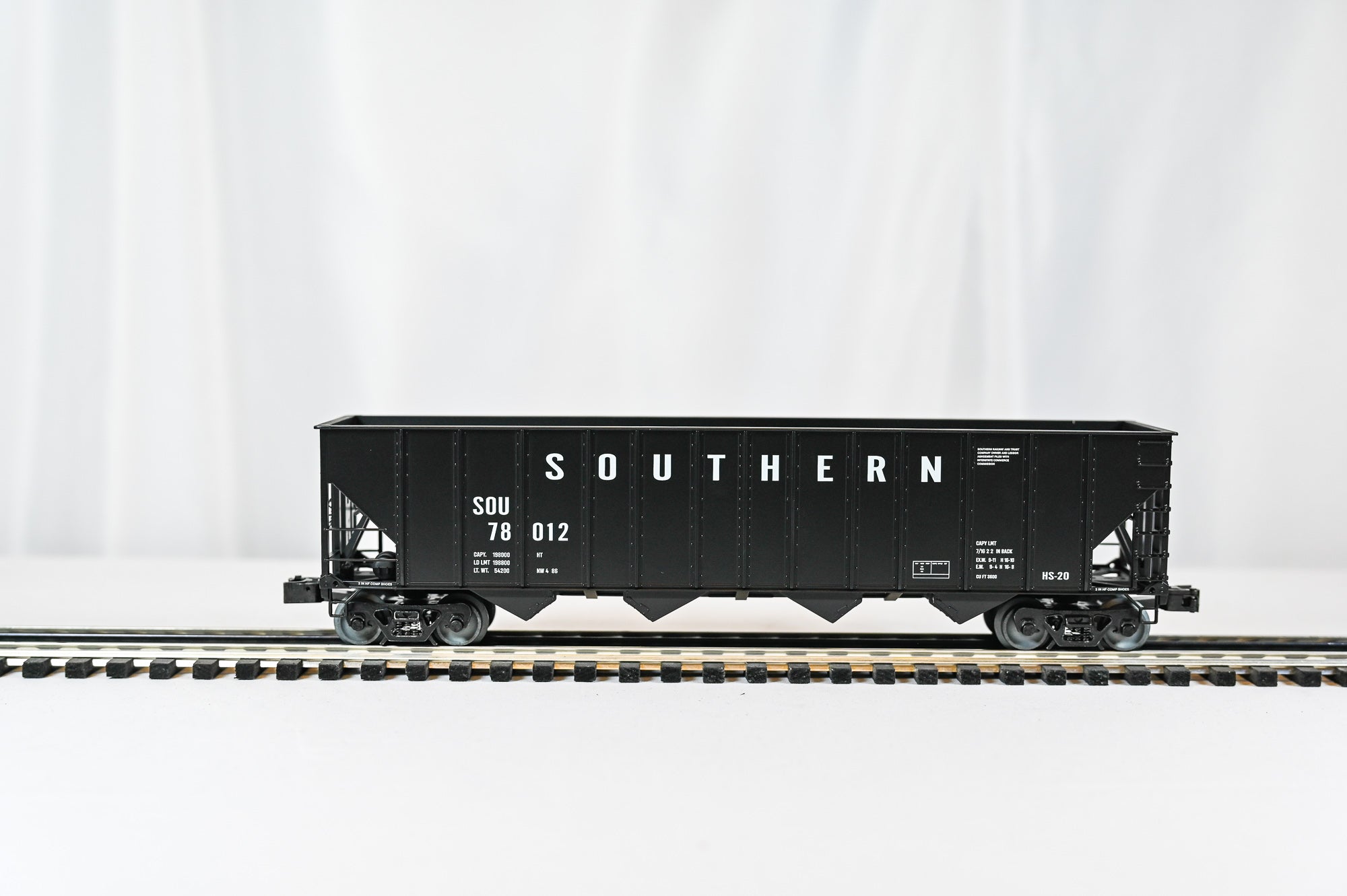 Lionel Southern 4 Bay Hopper 3 Pack A | O Scale