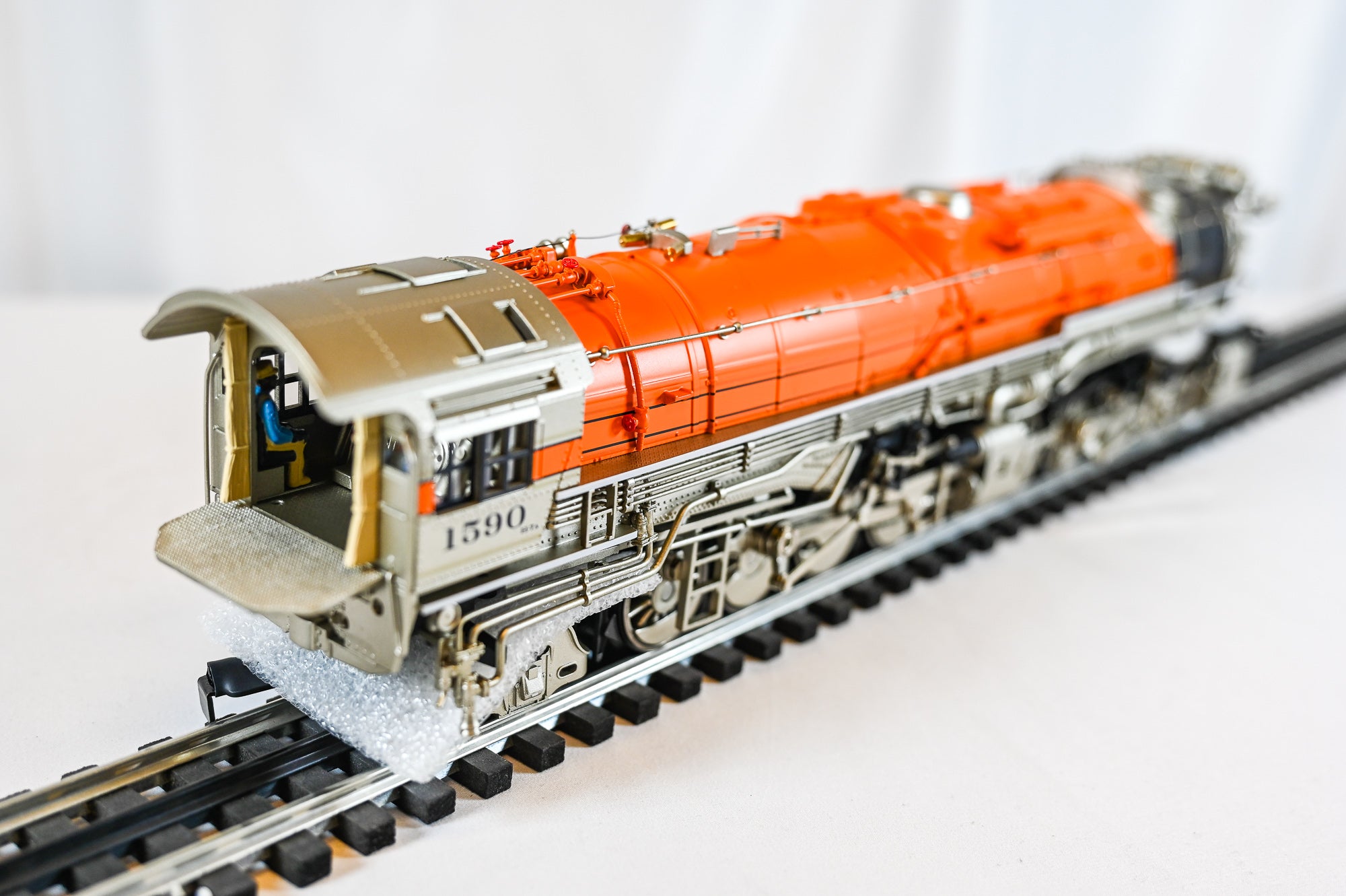 Lionel Train Loft Custom Chessie Legacy H7 1590 | O Scale