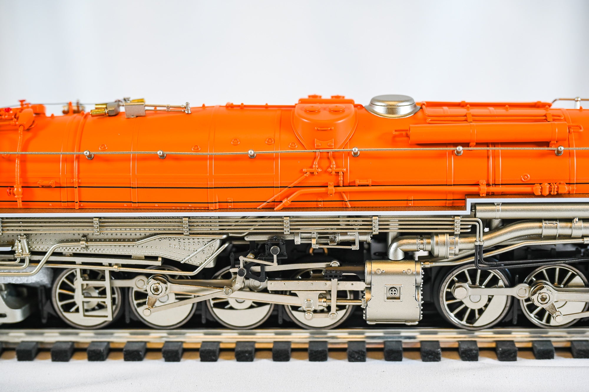 Lionel Train Loft Custom Chessie Legacy H7 1590 | O Scale