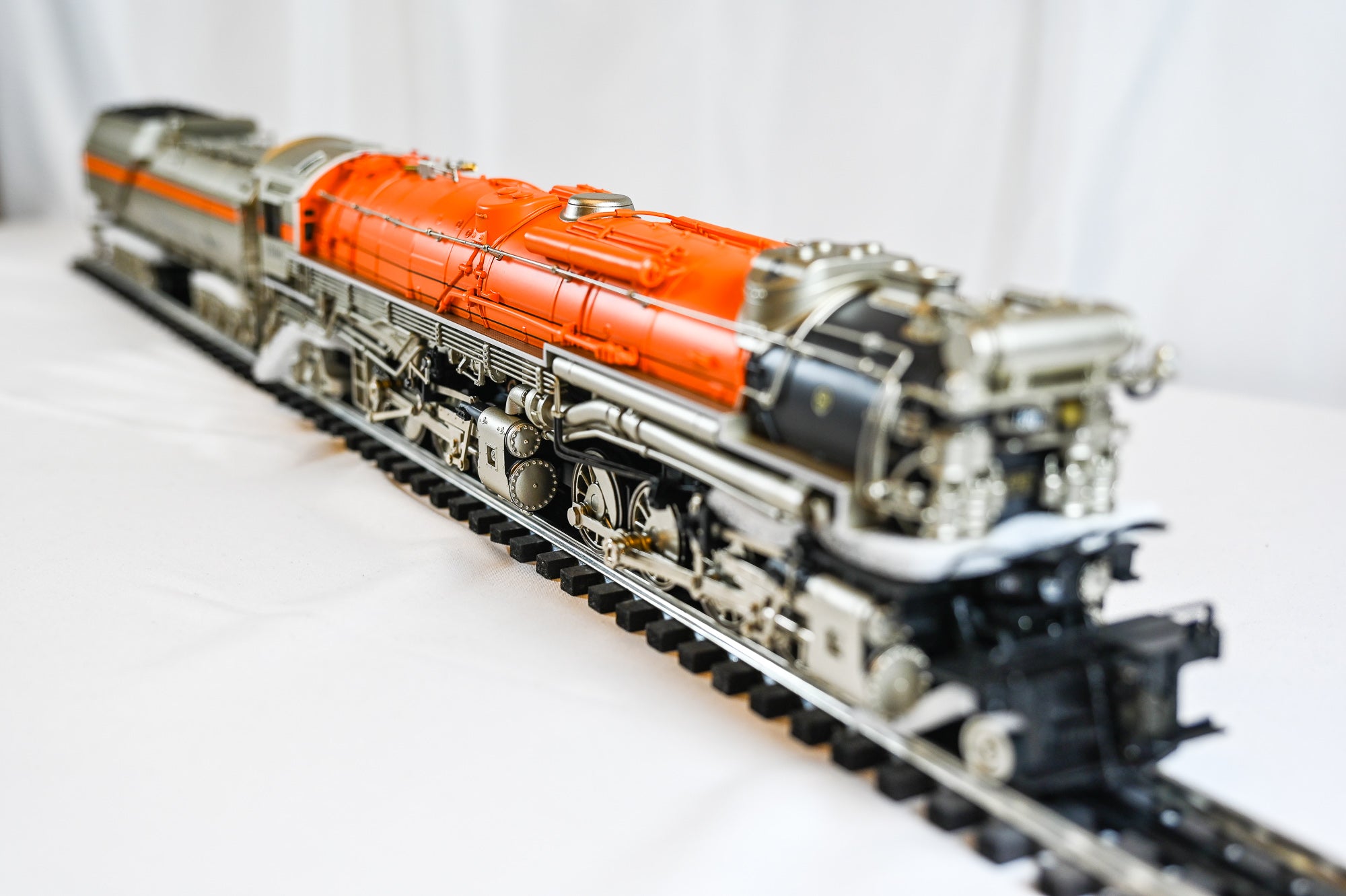 Lionel Train Loft Custom Chessie Legacy H7 1590 | O Scale