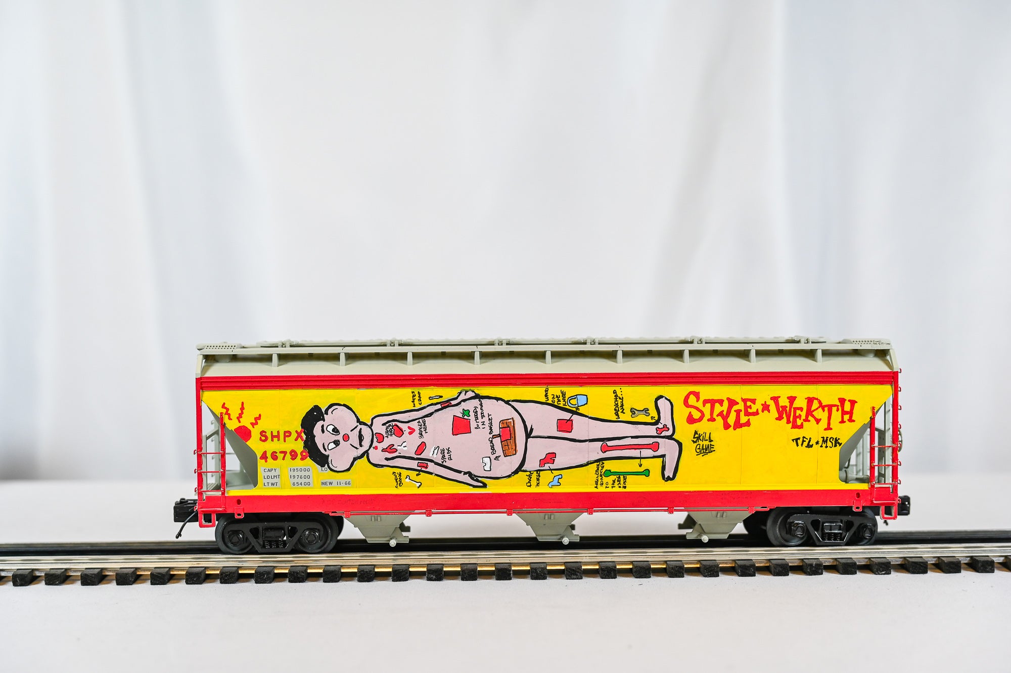 Custom Graffiti Atlas 3-Bay Centerflow Hopper  | Operation | O Scale
