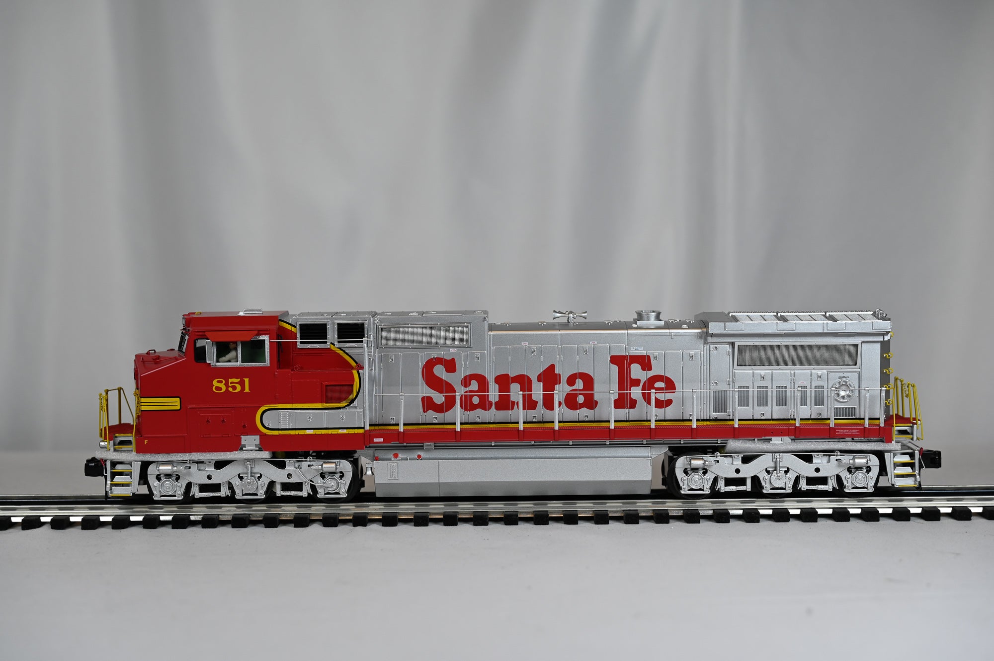 MTH Santa Fe Dash-8 Diesel Locomotive #851 | Premier | O Scale