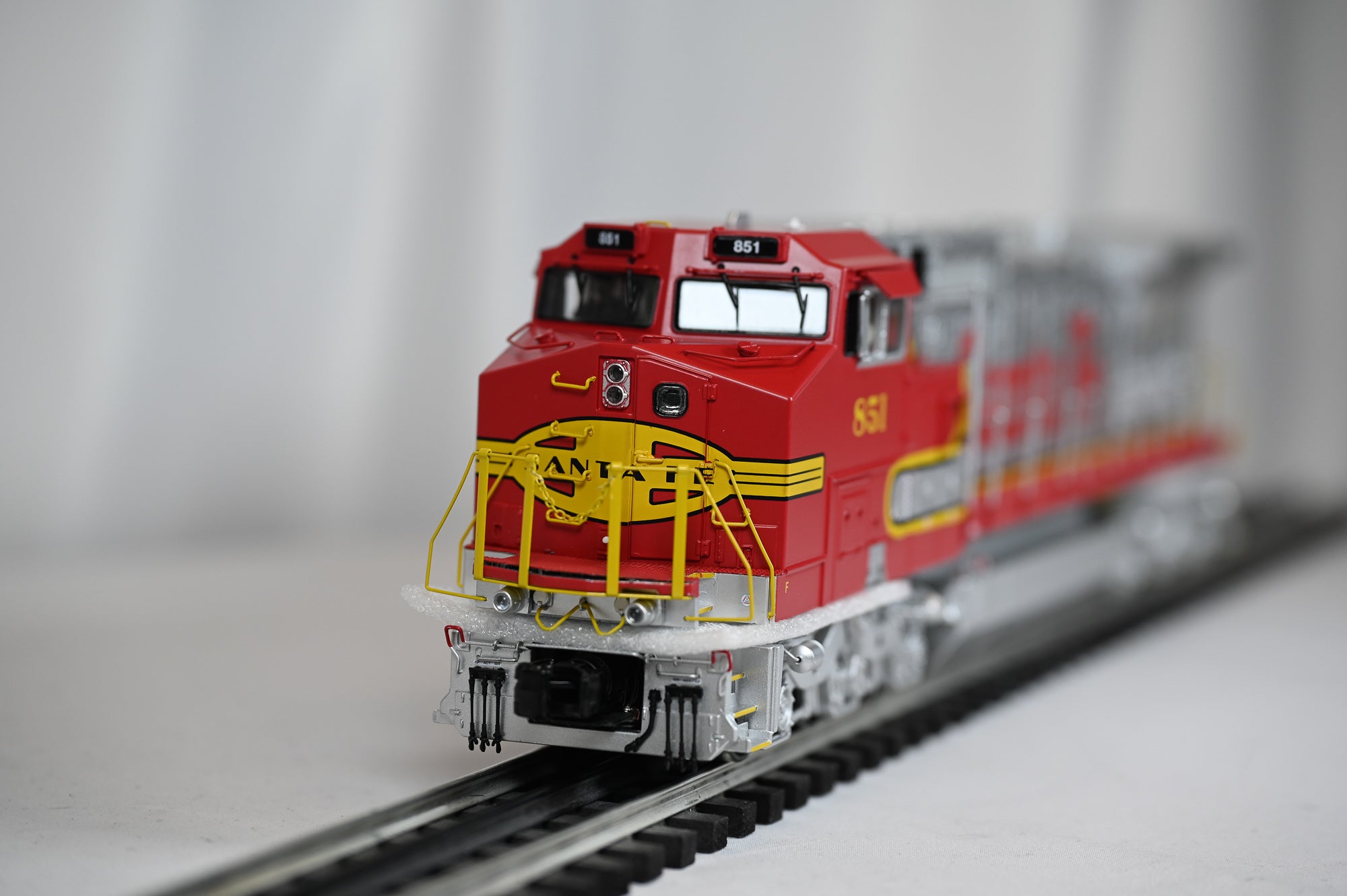 MTH Santa Fe Dash-8 Diesel Locomotive #851 | Premier | O Scale
