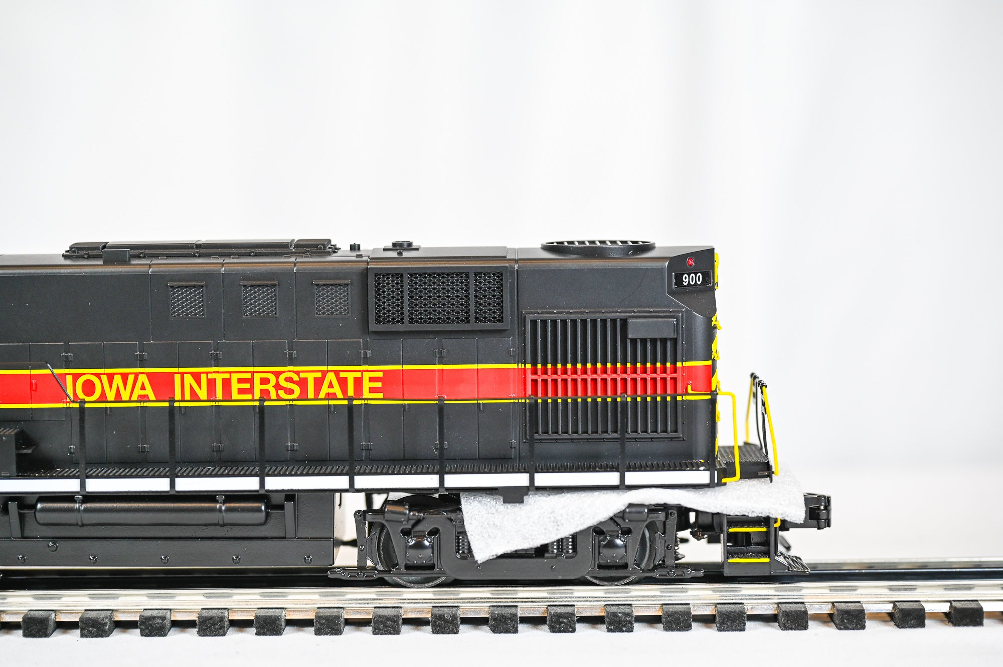 MTH Iowa Interstate RS-11 Low Hood Diesel #900 w/ Proto-Sound 3.0 | O Scale
