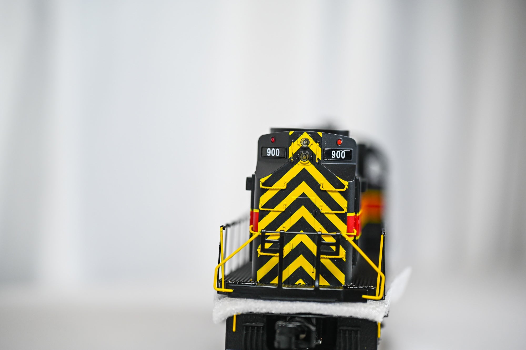 MTH Iowa Interstate RS-11 Low Hood Diesel #900 w/ Proto-Sound 3.0 | O Scale