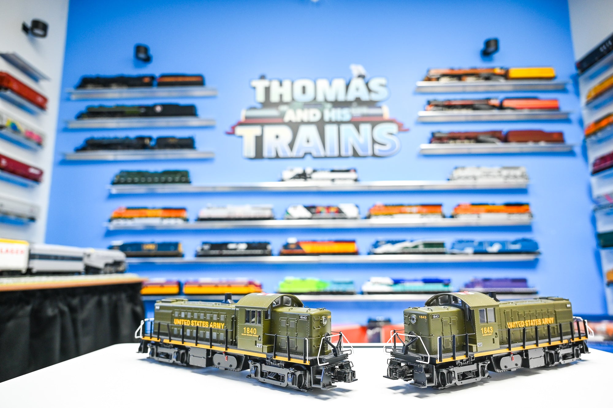 Combo 357MTH RailKing Alco RS-1 Diesel Engine – U.S. Army #1843, #1840 | TGIF | O Scale|