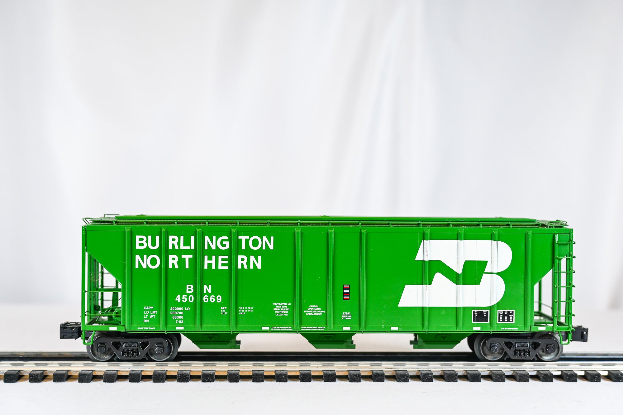 Lionel Burlington Northern PS-2 Covered Hopper #6-17191 | O Scale