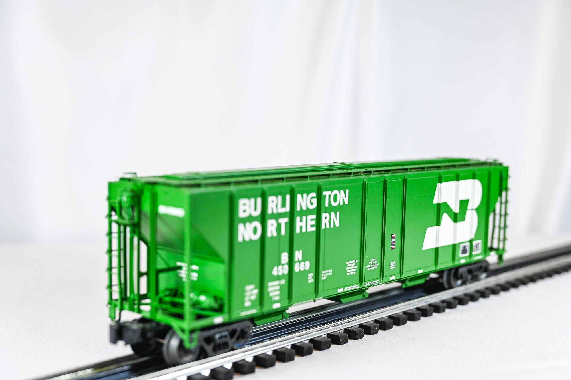 Lionel Burlington Northern PS-2 Covered Hopper #6-17191 | O Scale