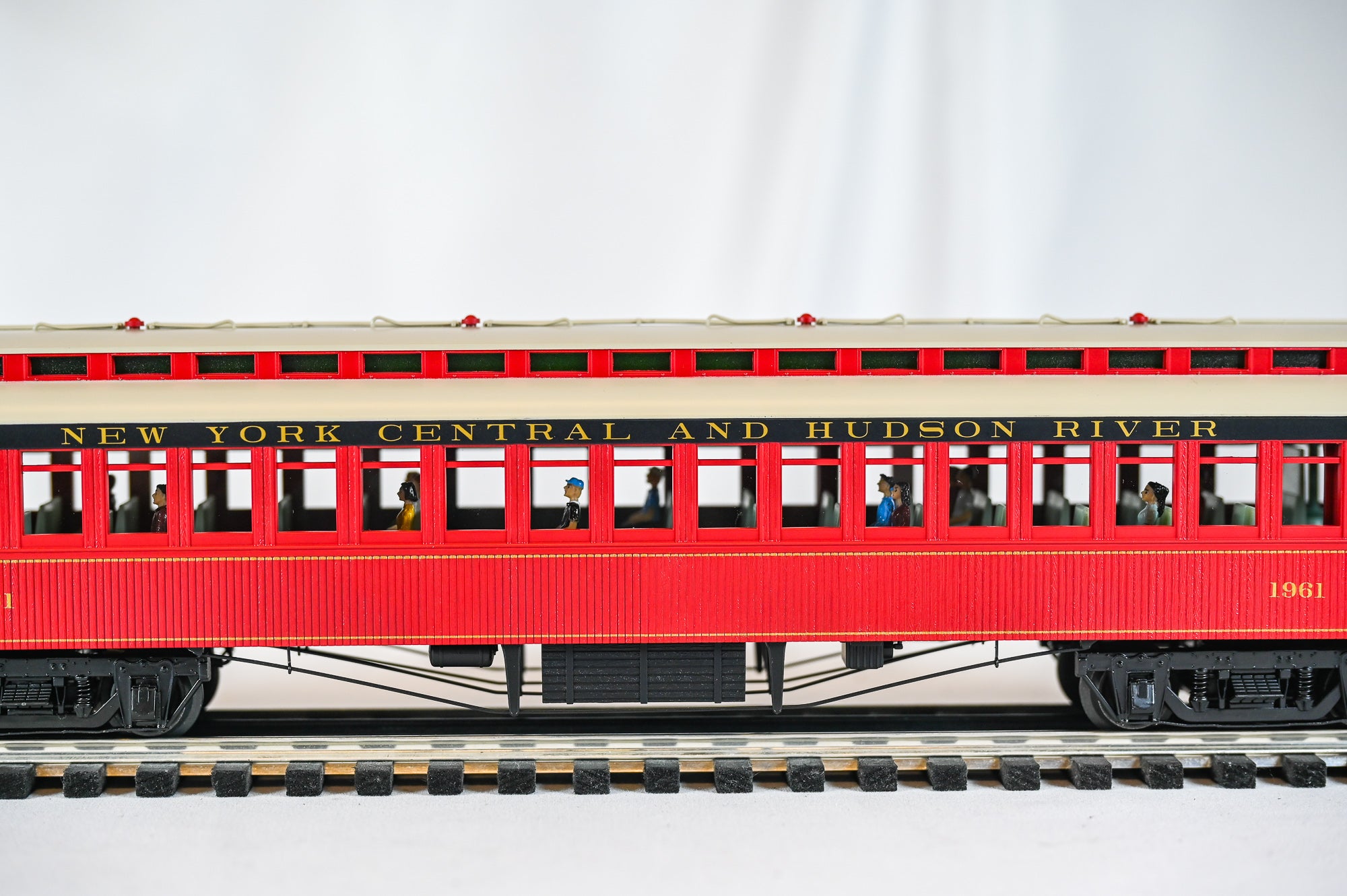 Lionel NYC & HR Wood Coach & Observation 2-Car Passenger Set | O Scale