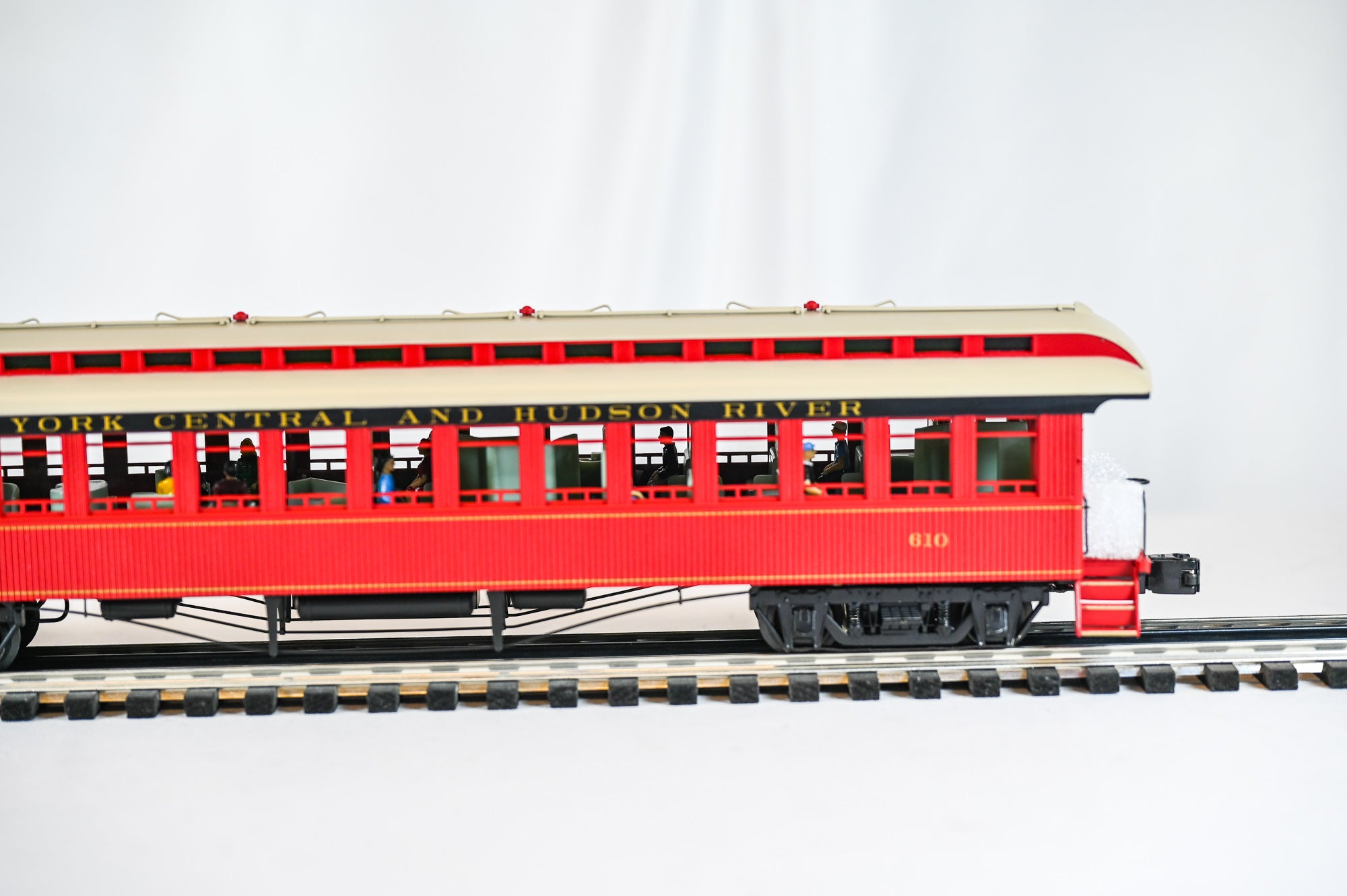 Lionel NYC & HR Wood Coach & Observation 2-Car Passenger Set | O Scale