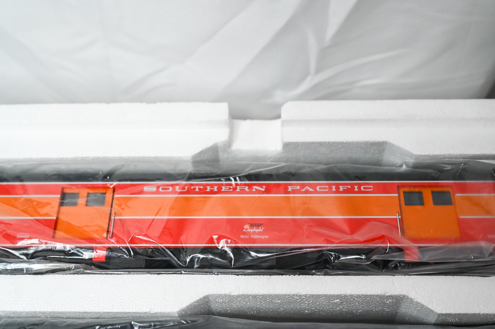 MTH Southern Pacific 5-Car 70’ ABS Streamlined Passenger Set #20-6523 | O Scale