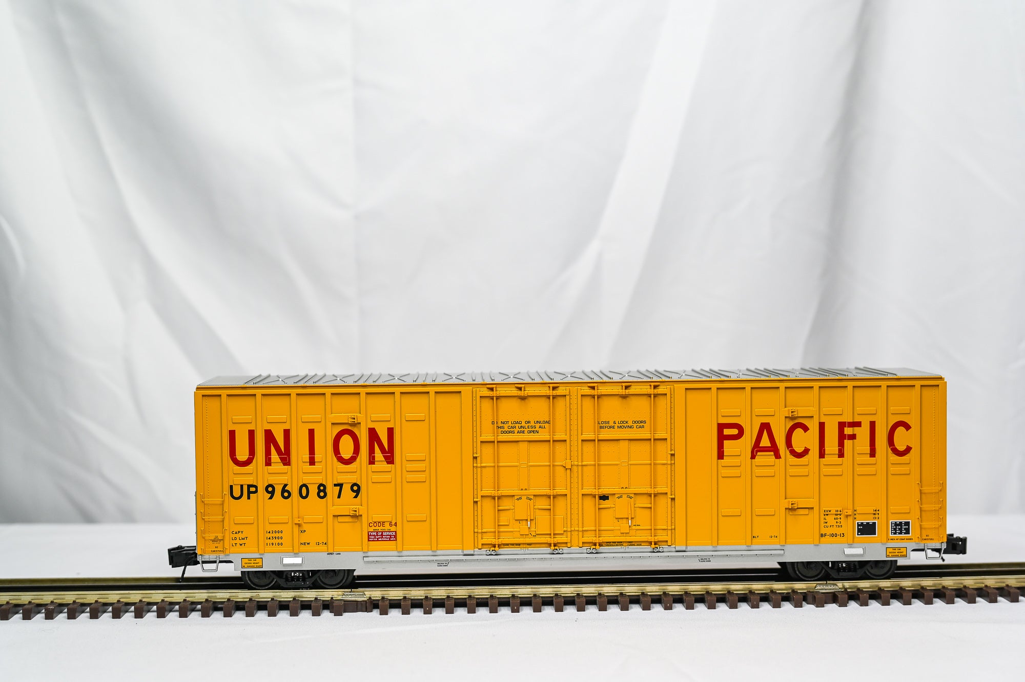 Atlas Union Pacific SD70ACe #8818 w/ PTC + 60’ Hi-Cube Berwick Boxcar Bundle | O Scale