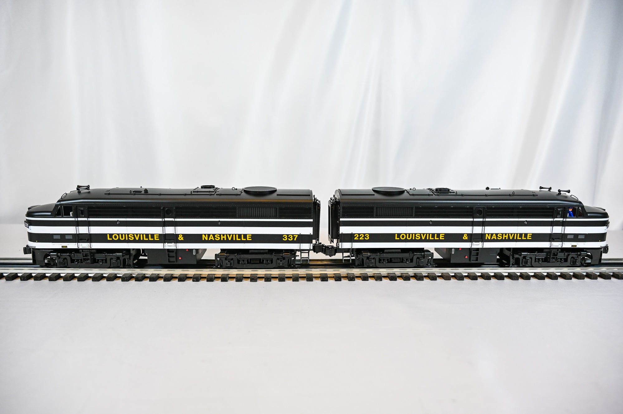 Lionel Legacy Louisville & Nashville FA-2 ABA Diesel Set | MrMuffin’s Custom Run | O Scale