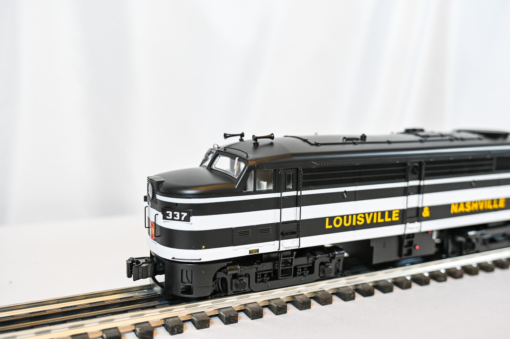 Lionel Legacy Louisville & Nashville FA-2 ABA Diesel Set | MrMuffin’s Custom Run | O Scale