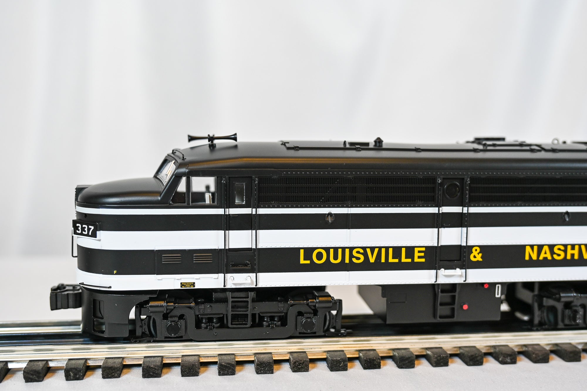 Lionel Legacy Louisville & Nashville FA-2 ABA Diesel Set | MrMuffin’s Custom Run | O Scale