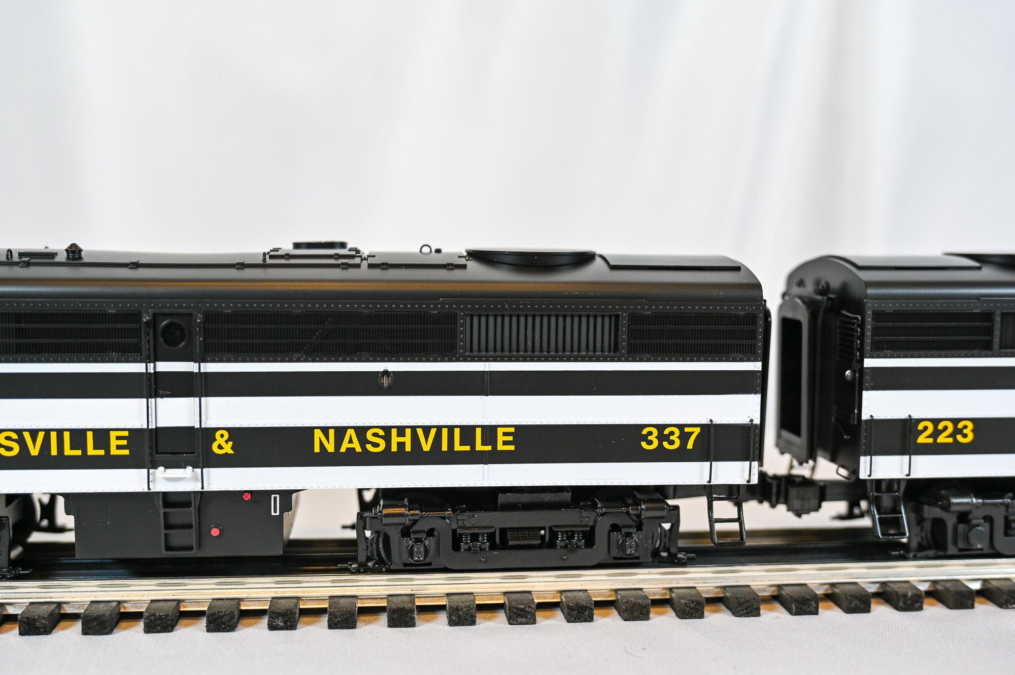 Lionel Legacy Louisville & Nashville FA-2 ABA Diesel Set | MrMuffin’s Custom Run | O Scale