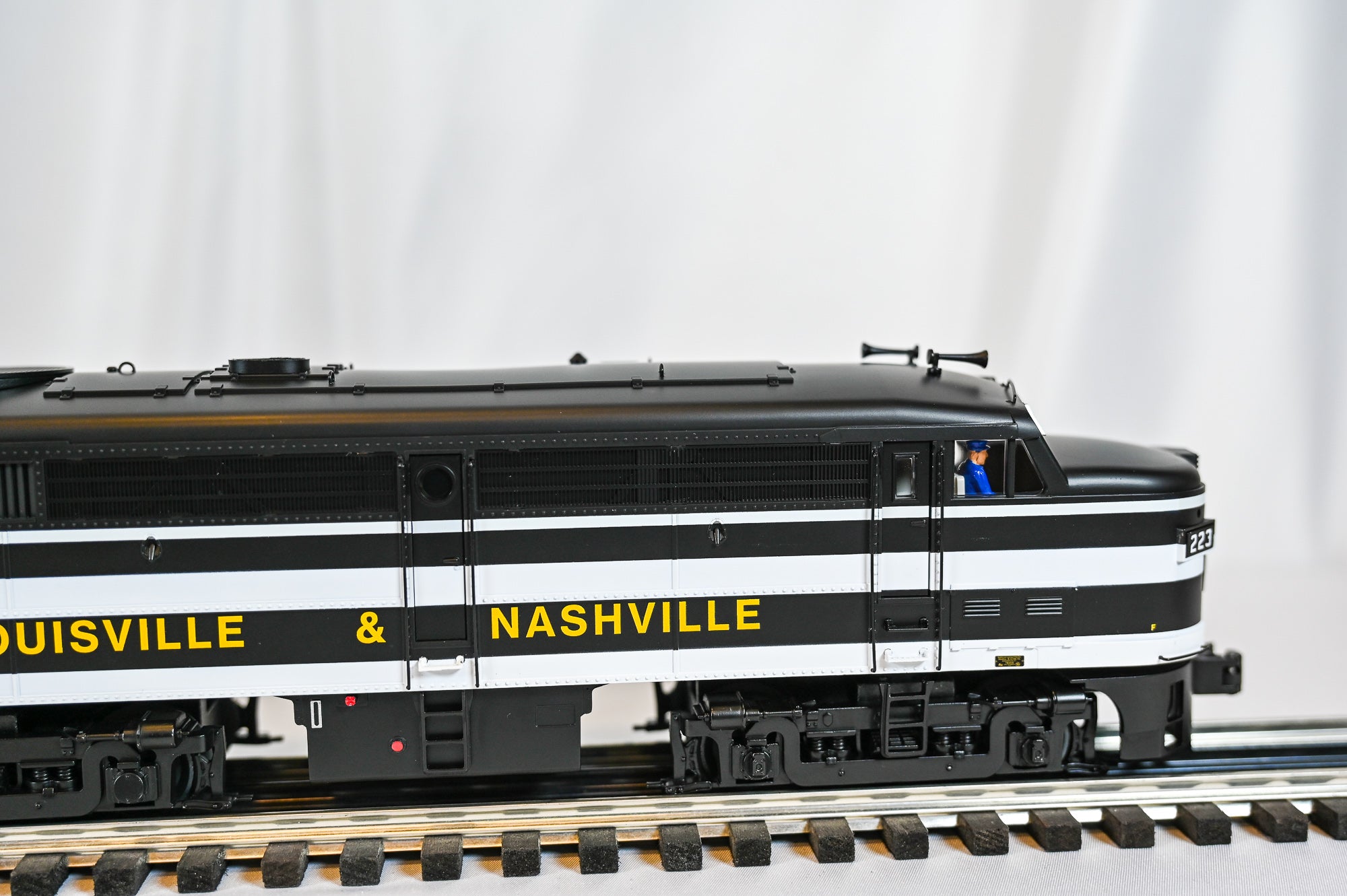 Lionel Legacy Louisville & Nashville FA-2 ABA Diesel Set | MrMuffin’s Custom Run | O Scale
