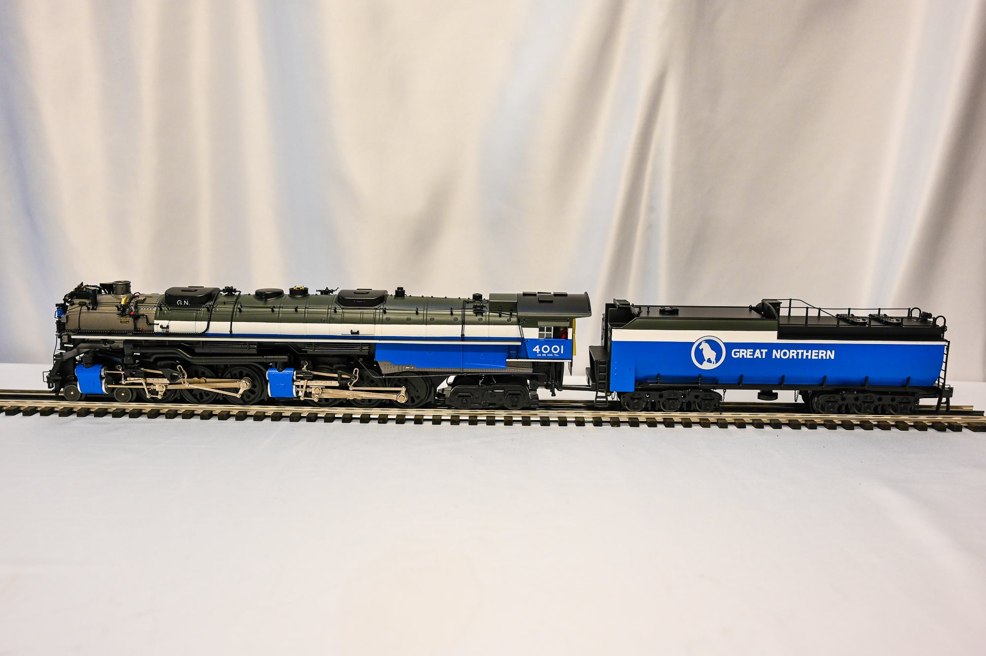 MTH Great Northern Challenger #4001 | Premier Line | O Scale
