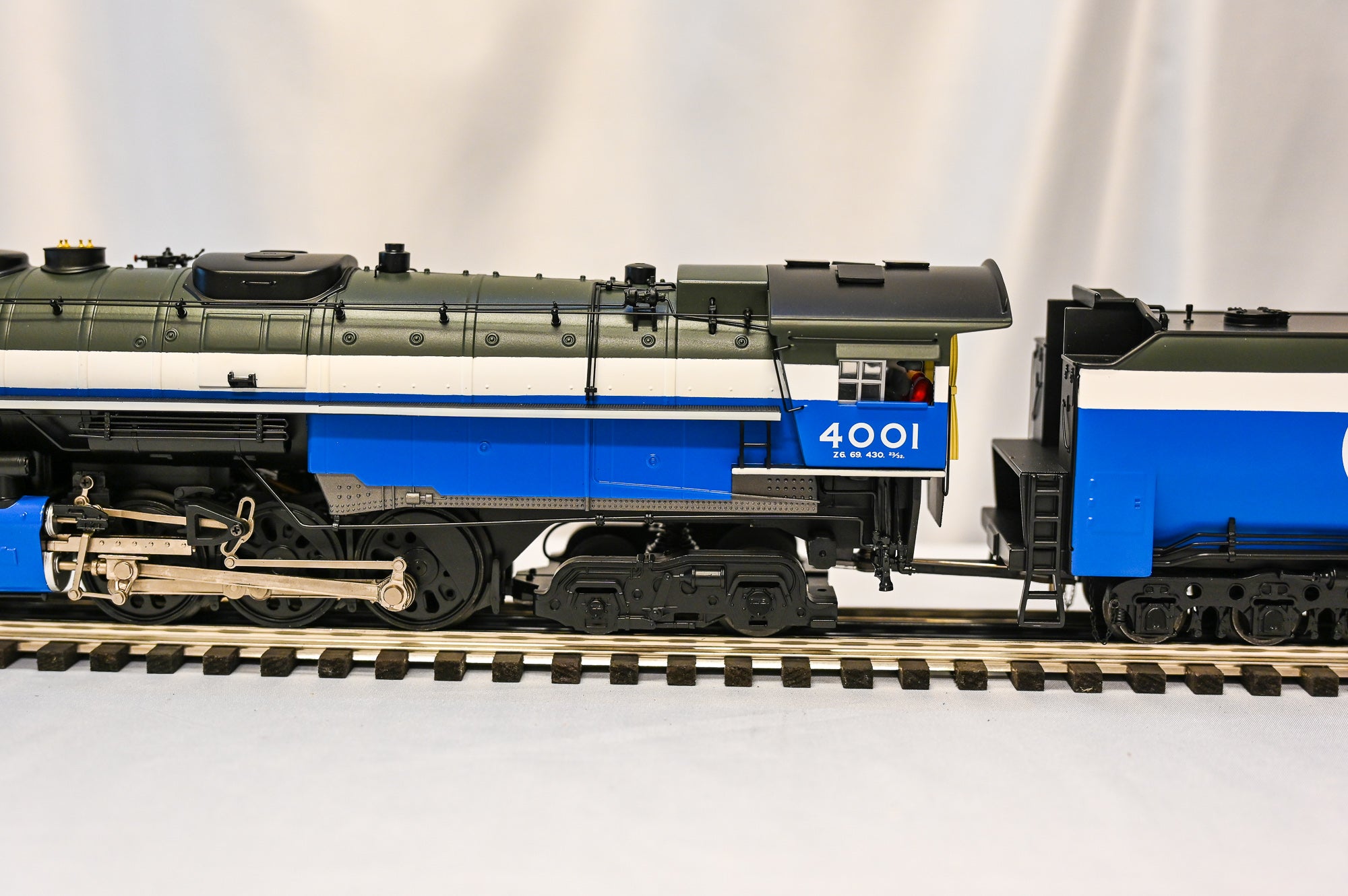 MTH Great Northern Challenger #4001 | Premier Line | O Scale