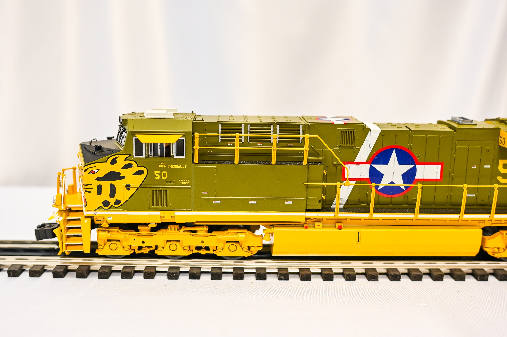 Lionel 2333750 – TW Exclusive Flying Tiger ES44AC #50 | LEGACY | O Scale