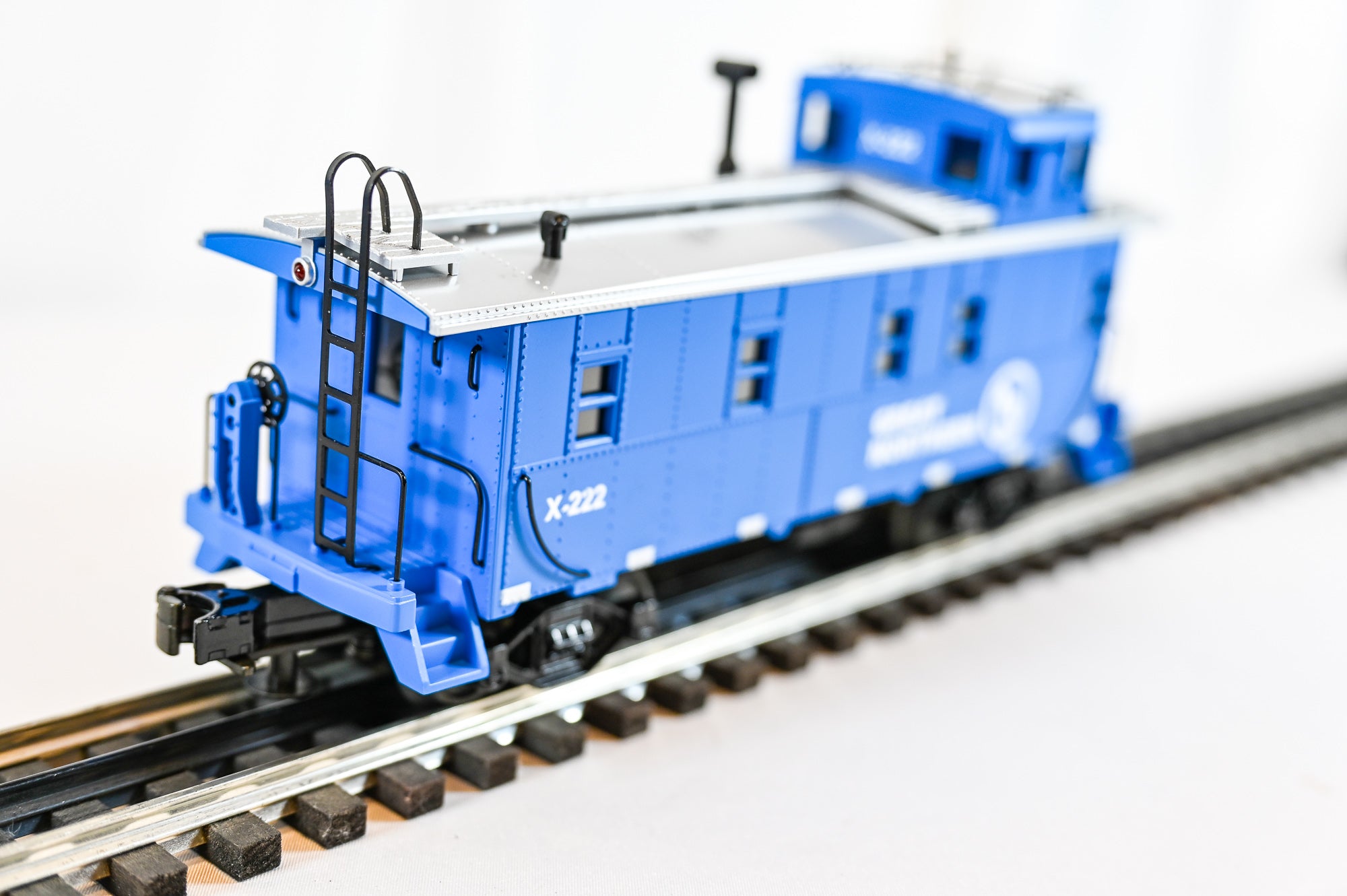 MTH Great Northern Steel Caboose | RailKing / Rugged Rail Style | O Scale