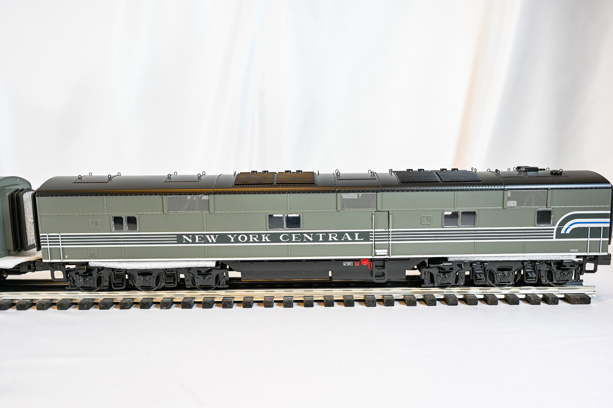 Atlas New York Central E6 A-B Diesel Locomotive Set #3900/#3901 | Premier | O Scale