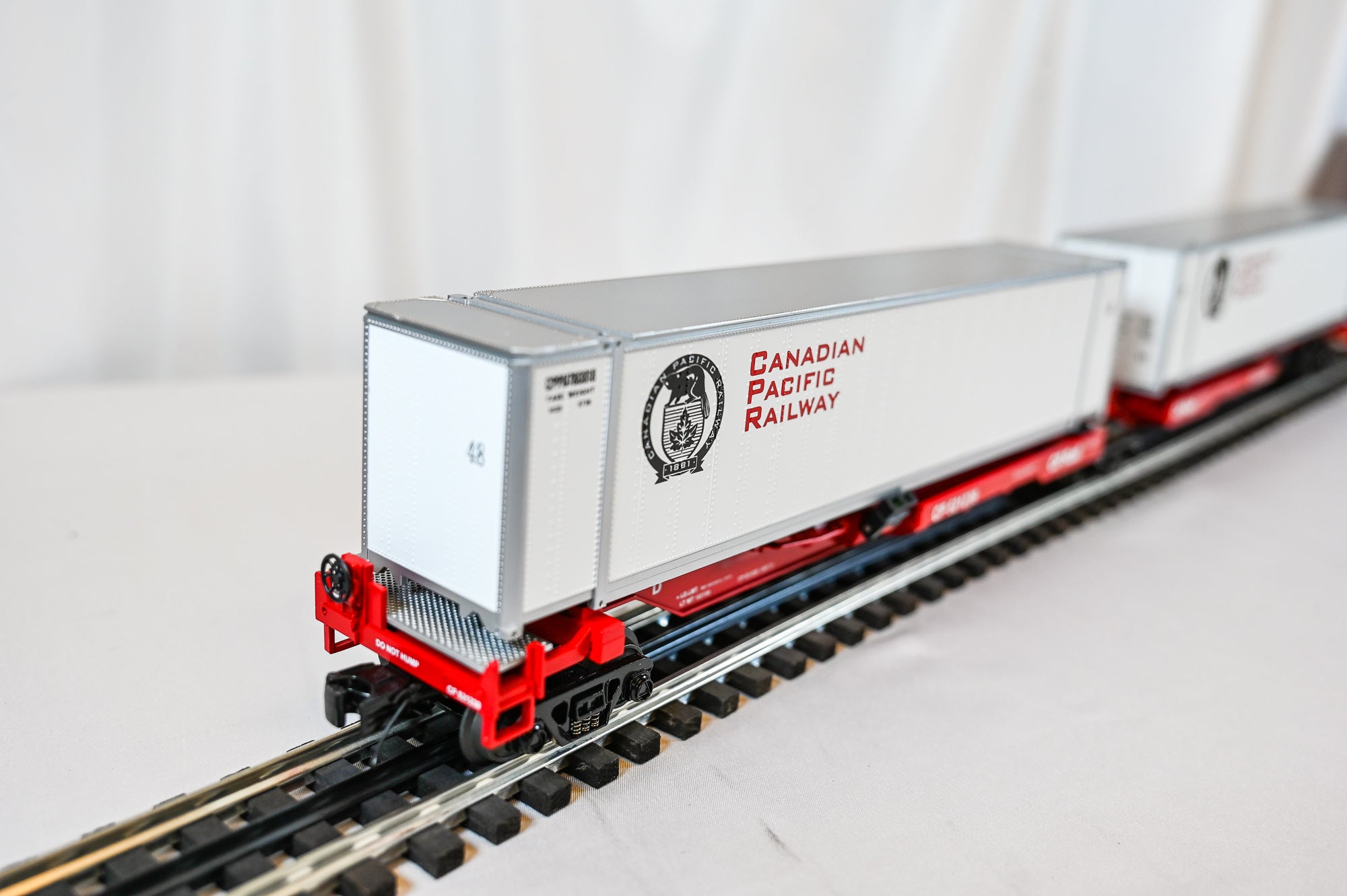 MTH Canadian Pacific 2-Car Spine Car Set with 48' Containers | RailKing | O Scale