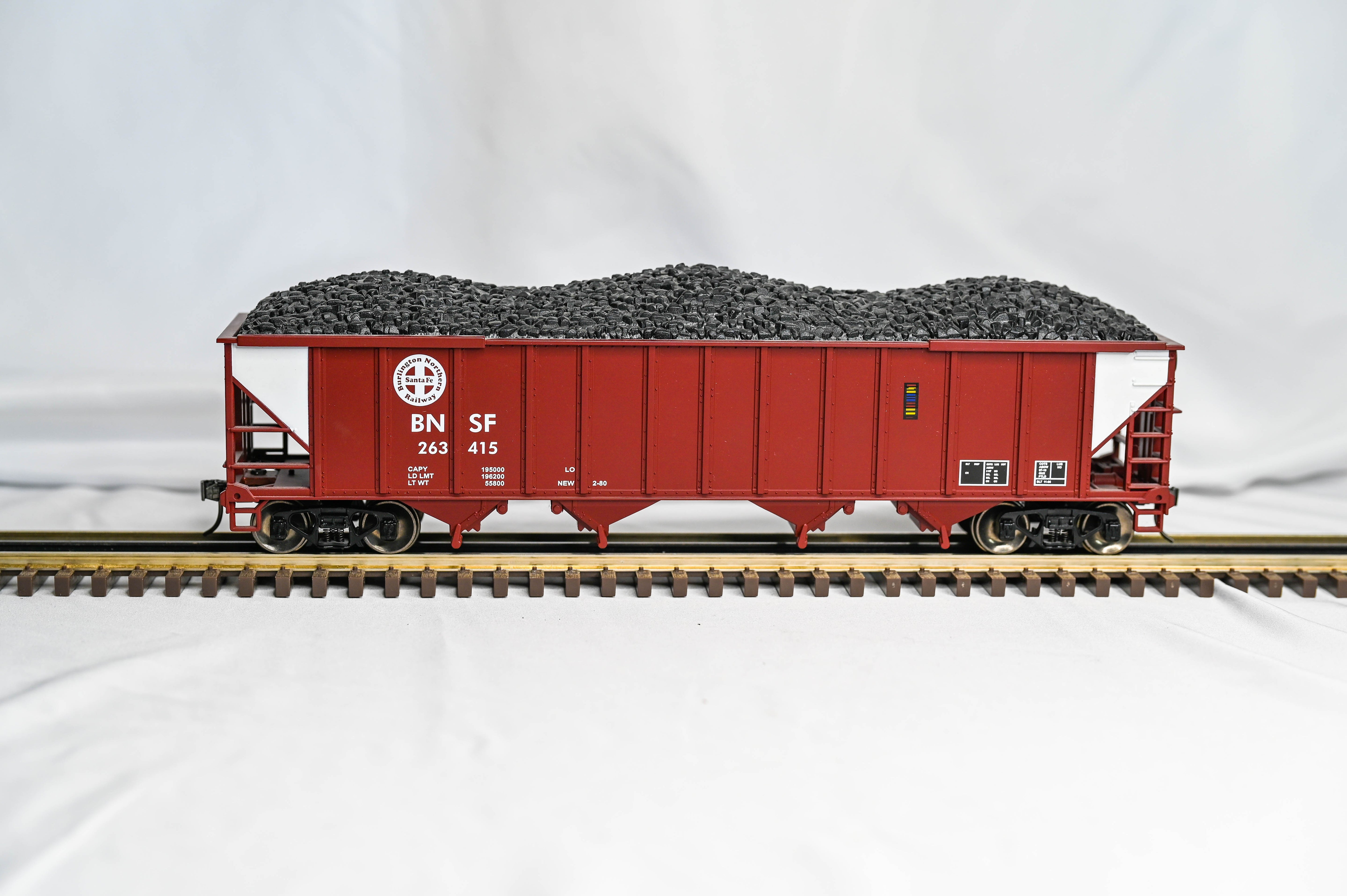 MTH Premier 4-Bay Hopper BNSF w/ Coal Load | 2 Rail | O Scale
