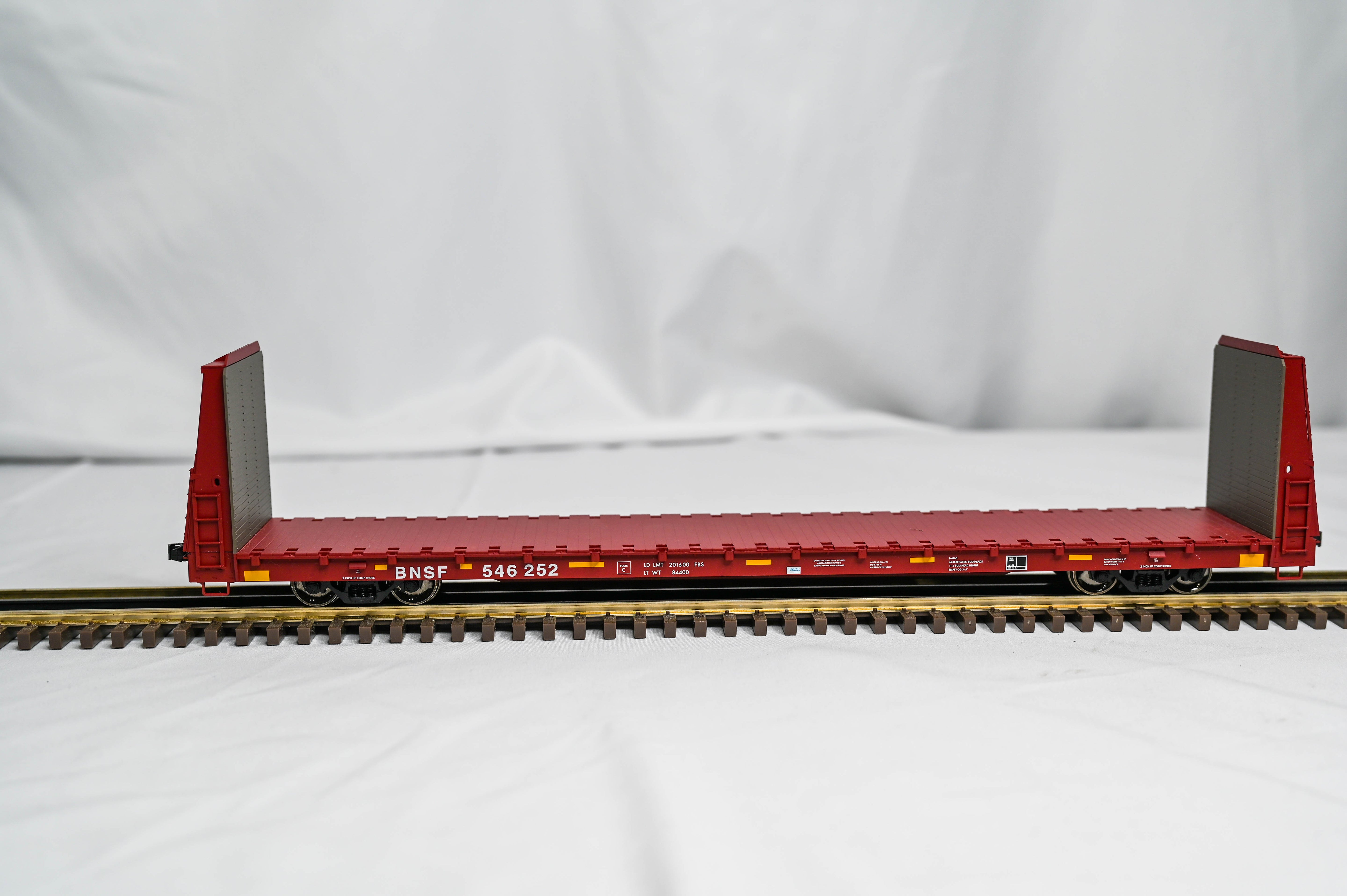 Atlas O Trainman 62' Bulkhead Flat Car BNSF #546252 | 2-Rail | O Scale