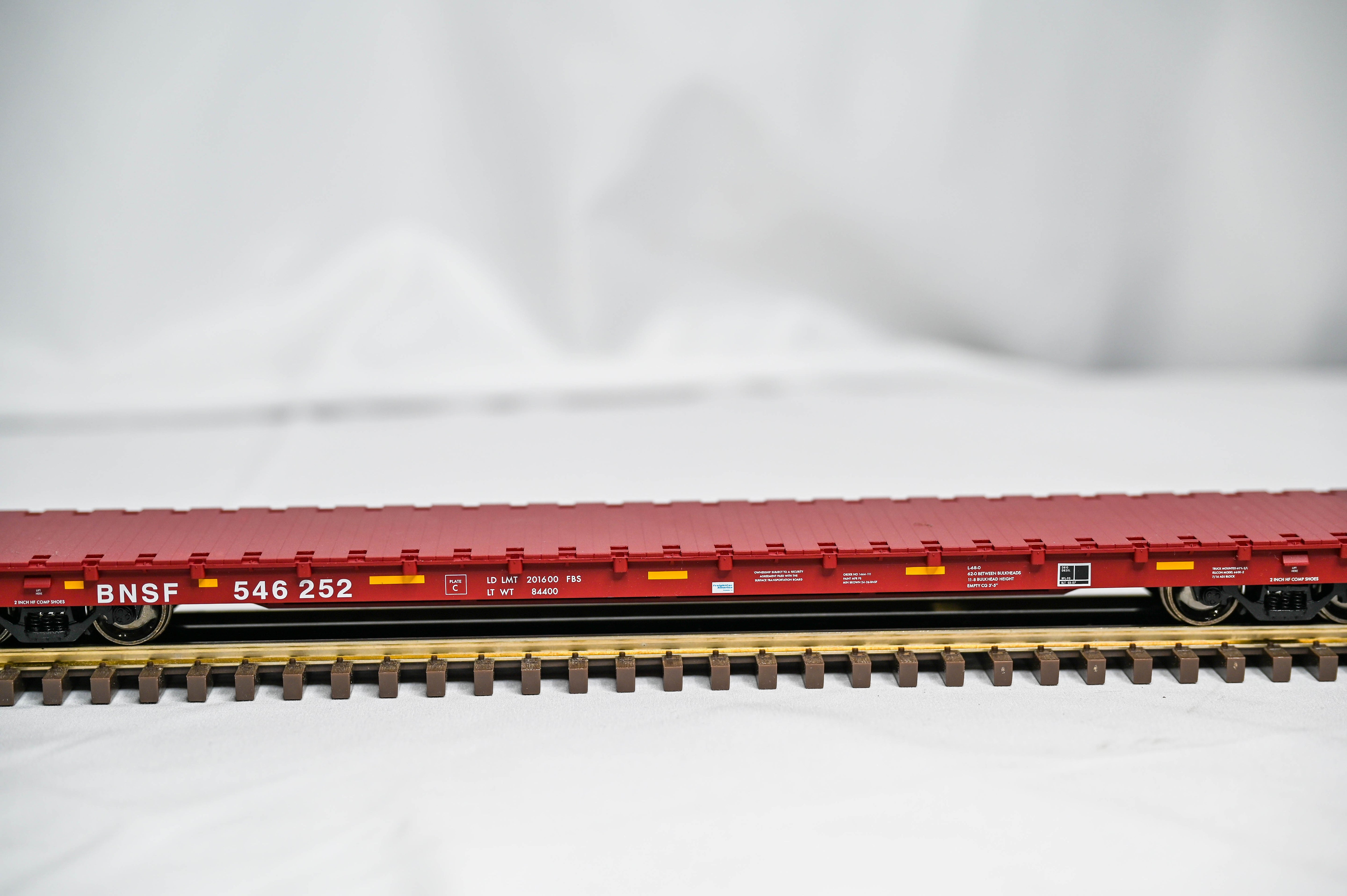 Atlas O Trainman 62' Bulkhead Flat Car BNSF #546252 | 2-Rail | O Scale