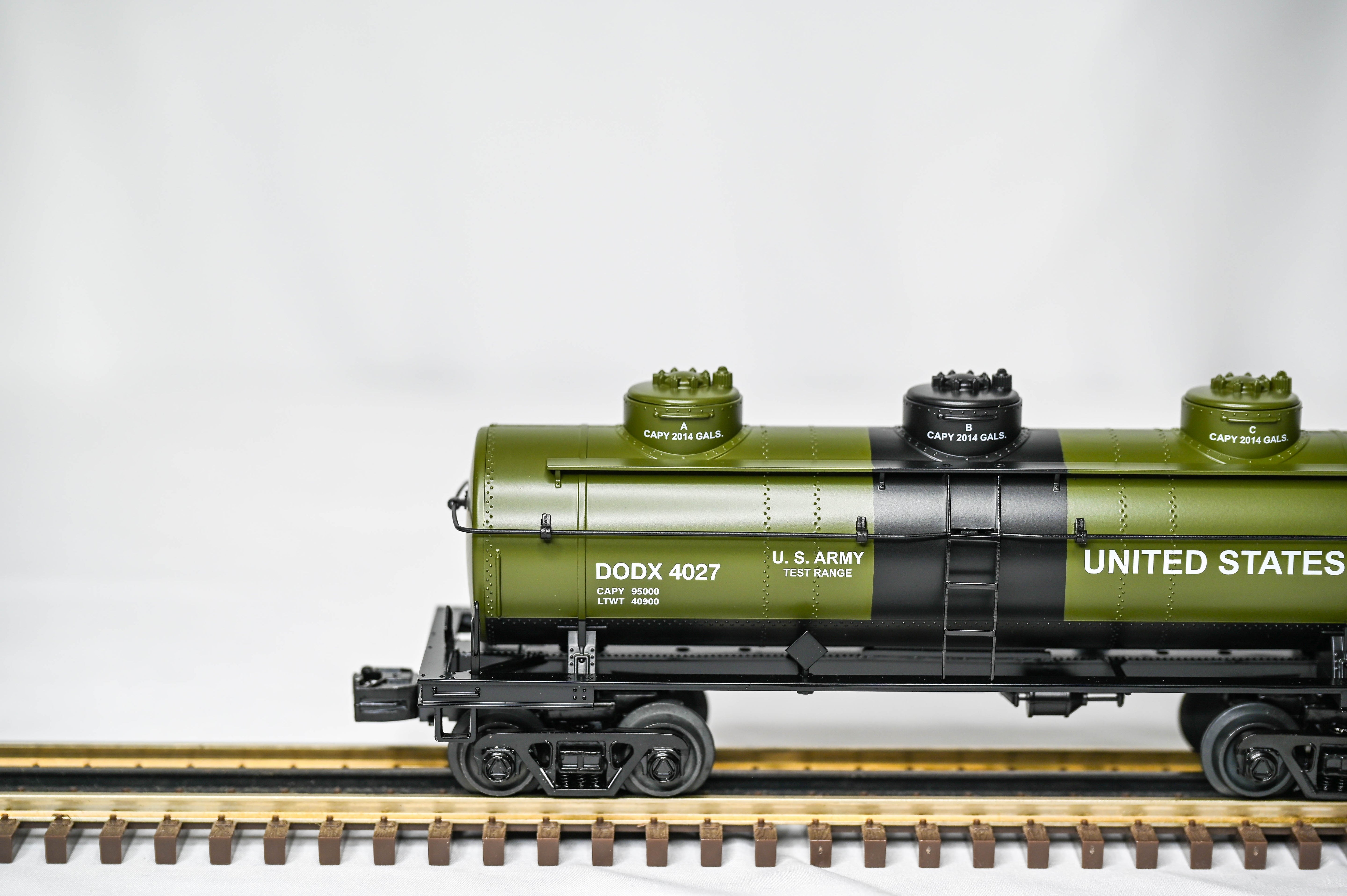 MTH RailKing U.S. Army 3-Dome Tank Car DODX 4027 | O Gauge | 30-73661