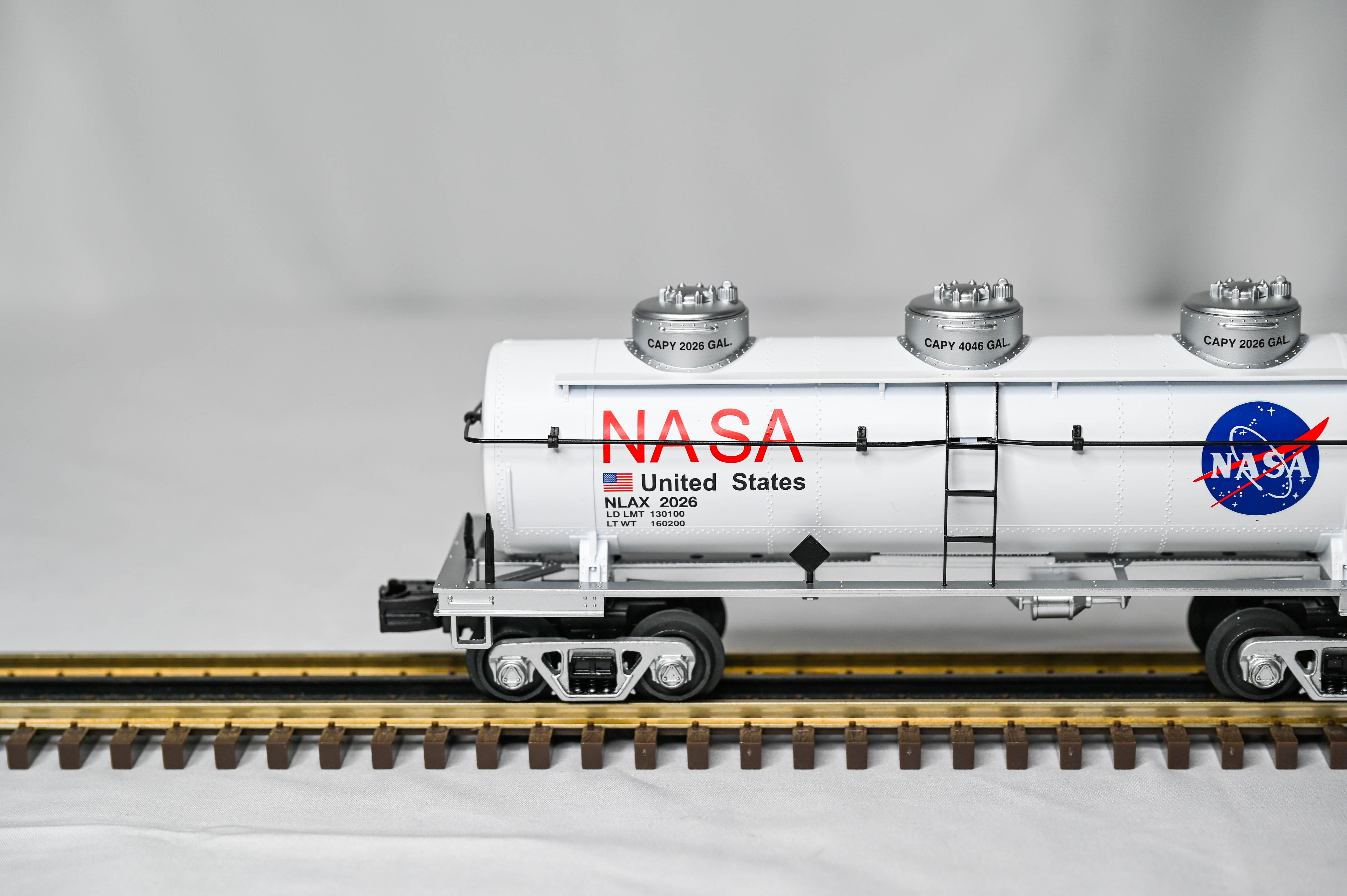 MTH RailKing NASA 3-Dome Tank Car NLAX #2026 | O Gauge | 30-73660