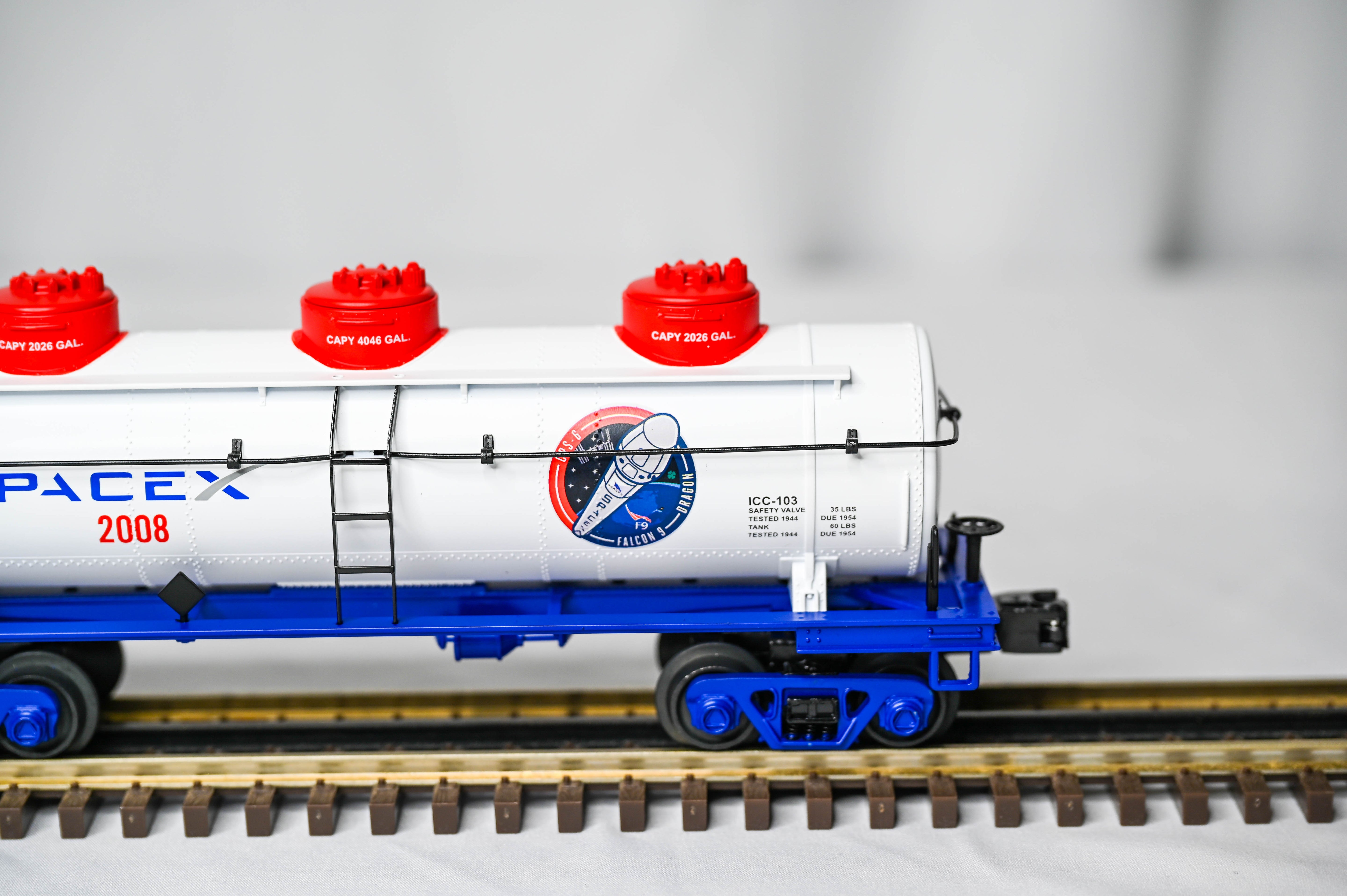 MTH RailKing SpaceX 3-Dome Tank Car SPX 2008 | O Gauge | 30-73664