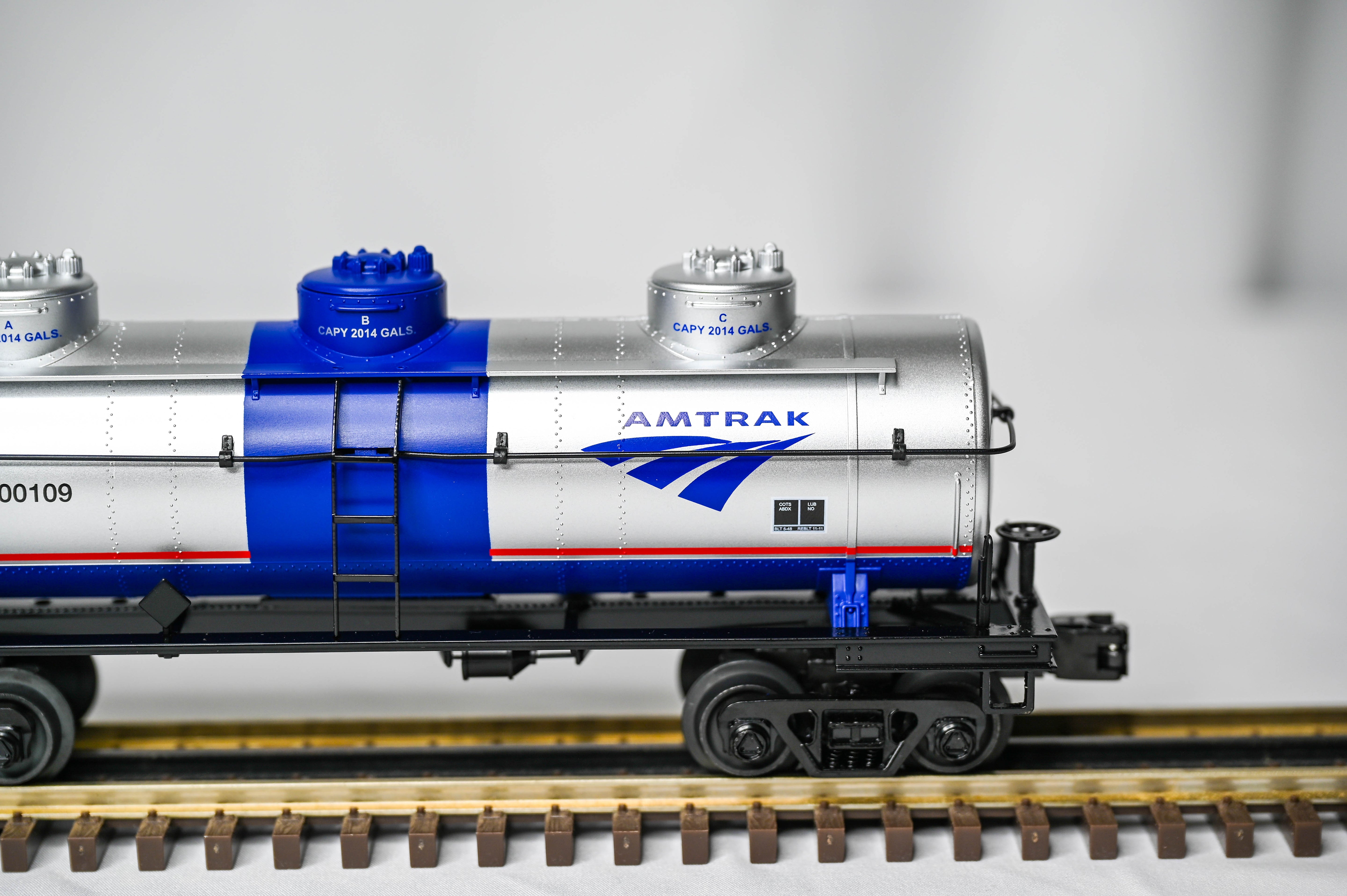 MTH RailKing Amtrak 3-Dome Tank Car #100109 | O Gauge | 30-73659