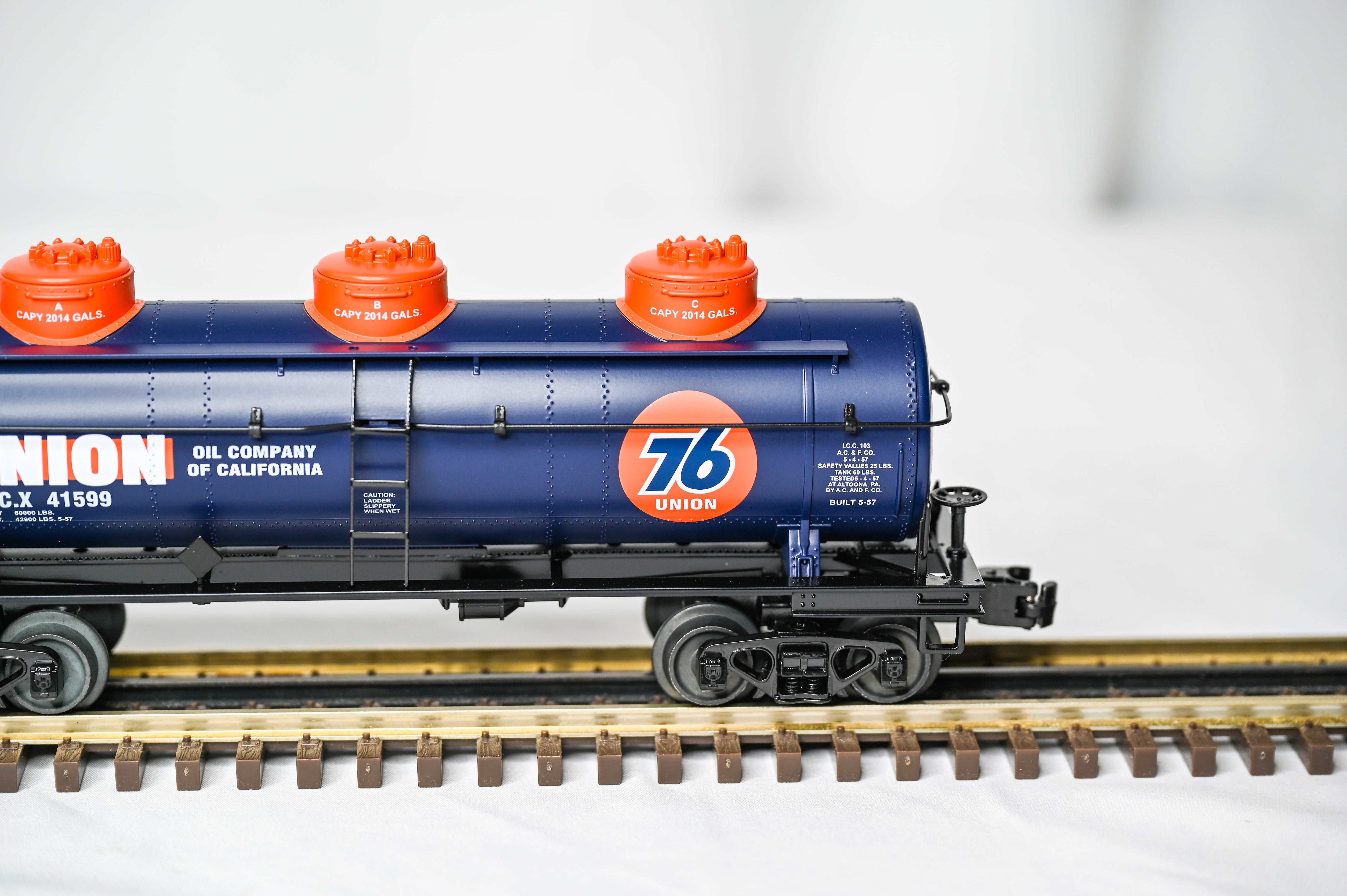 MTH RailKing Union 76 3-Dome Tank Car UOCX #41599 | O Gauge | 30-73662