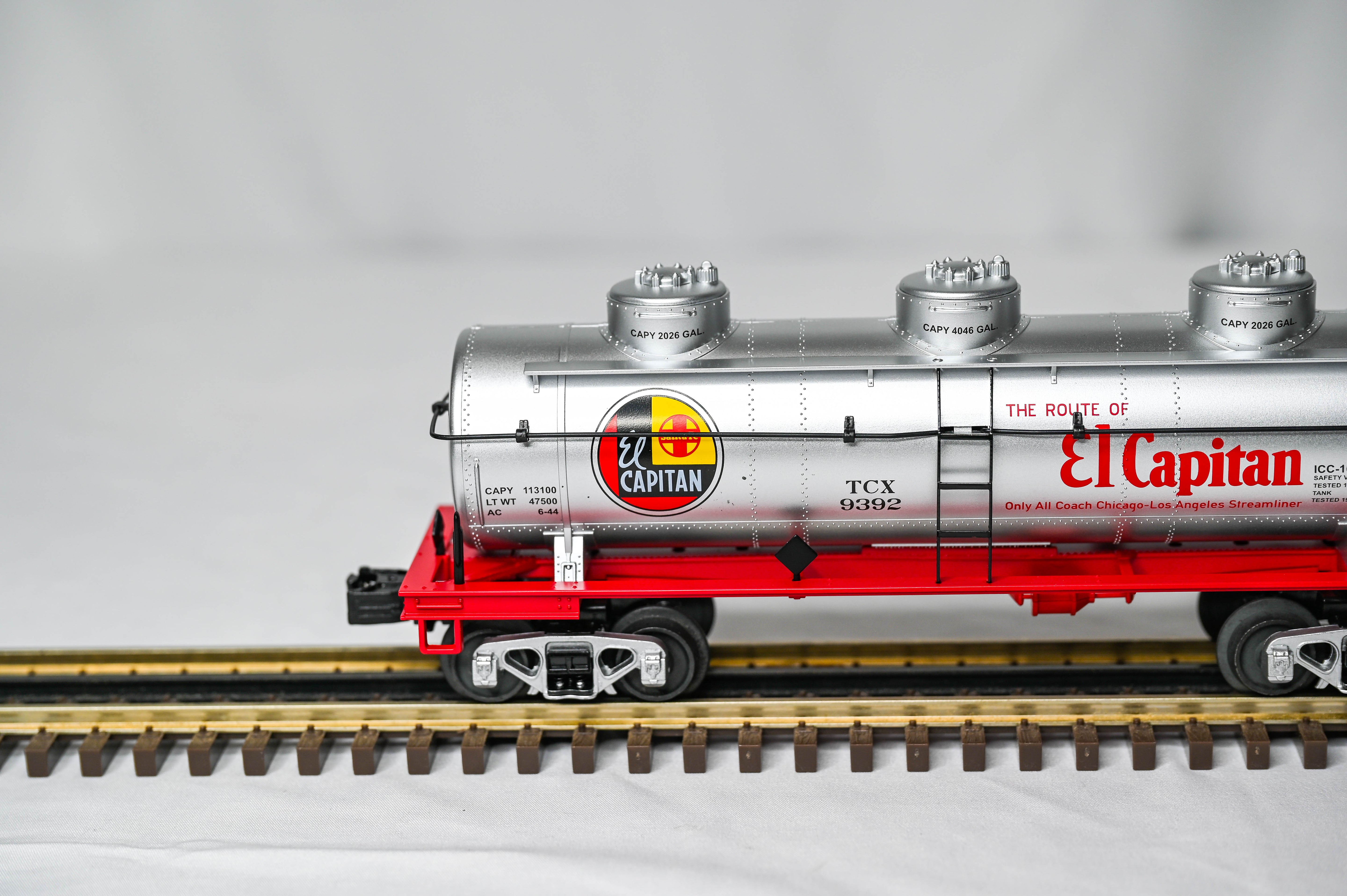 MTH RailKing Santa Fe 3-Dome Tank Car TCX #9392 | O Gauge | 30-73663