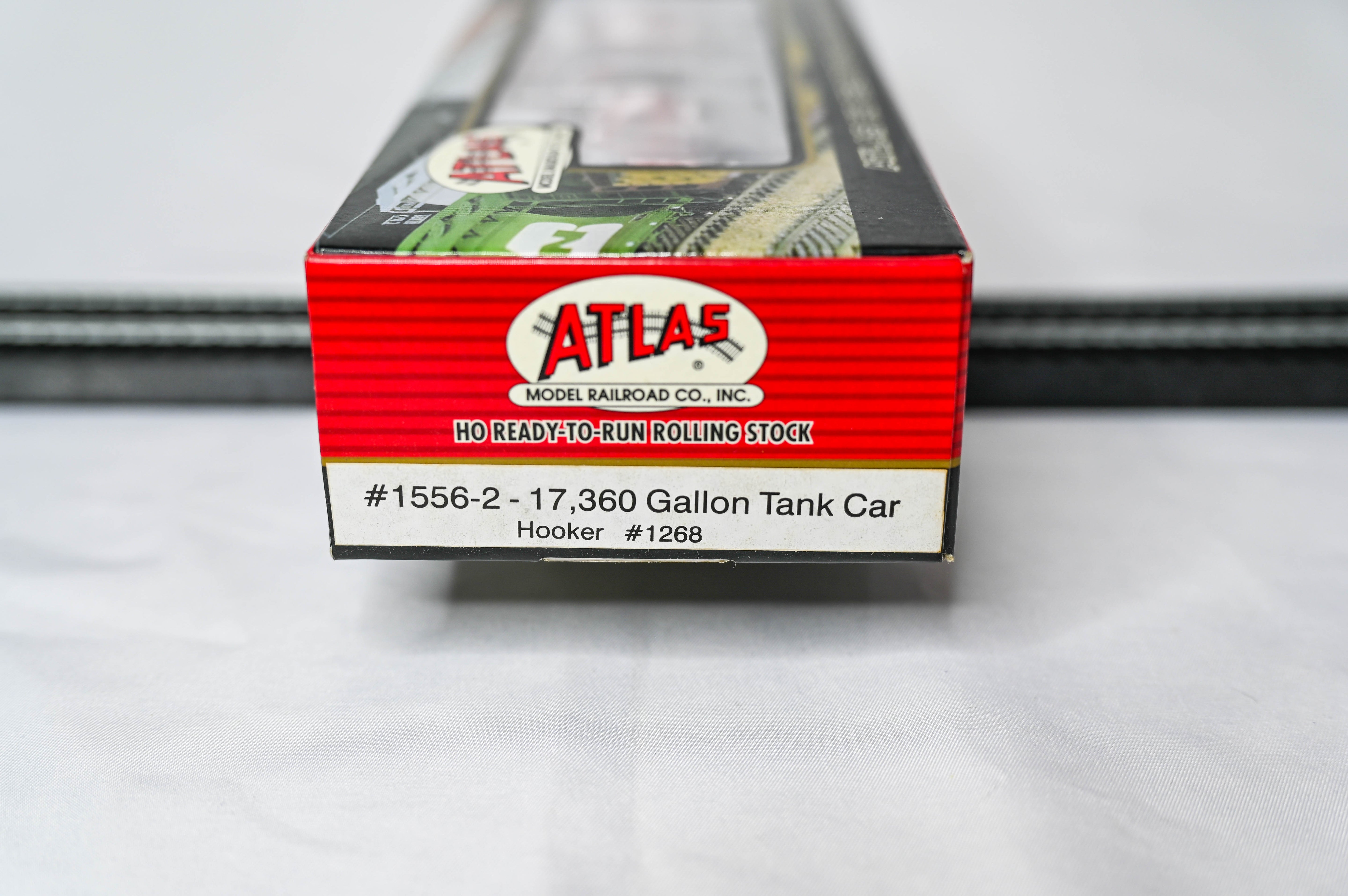 Atlas Hooker 17,360 Gallon Tank Car #1268 | HO Scale | 1556-2