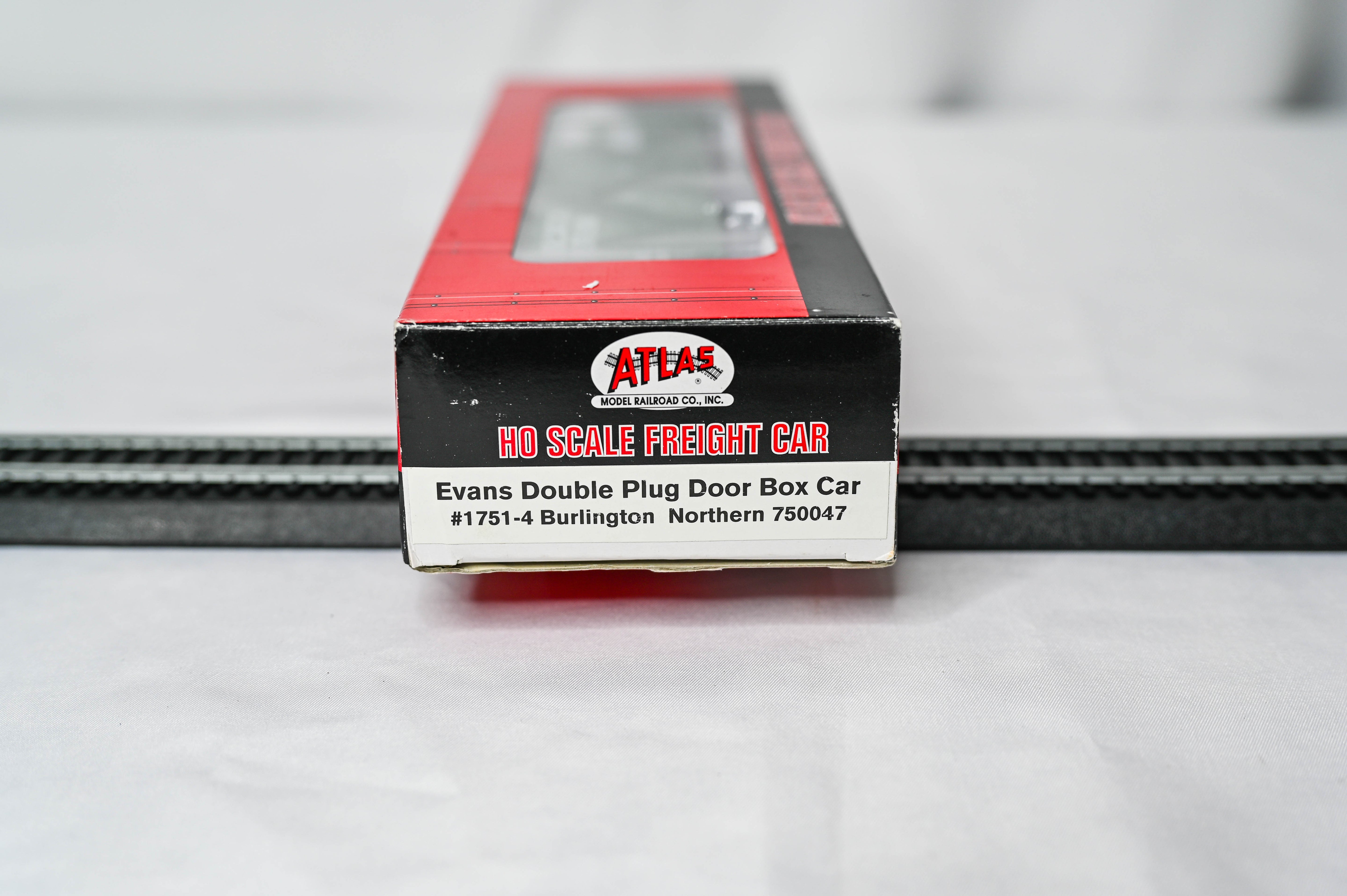 Atlas Burlington Northern Evans Double Plug Door Box Car #750047 | HO Scale | 1751-4