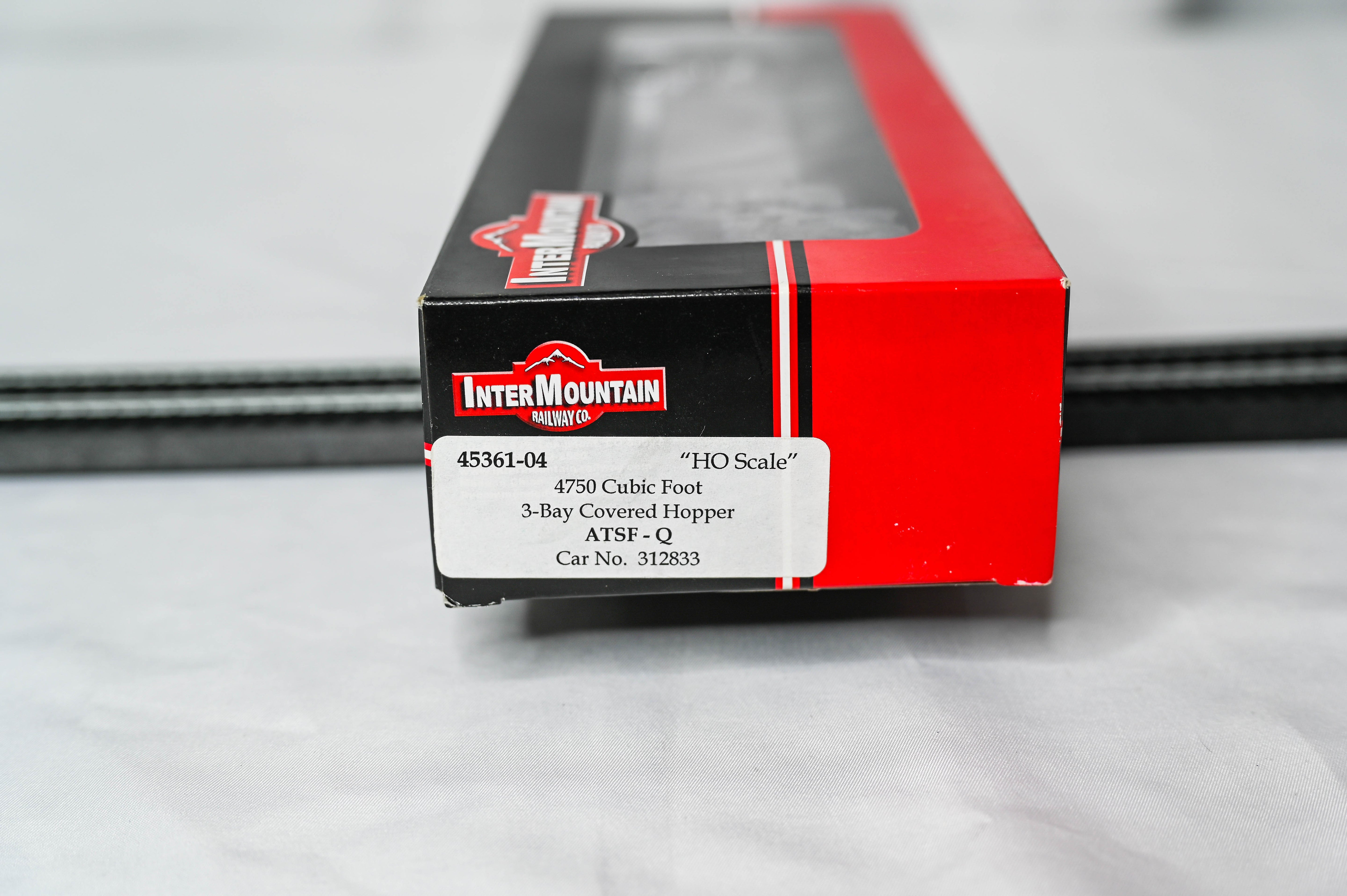 InterMountain Railway Co. CNW - Yellow 60' PS-1 Boxcar #91746 | HO Scale | 46905-23