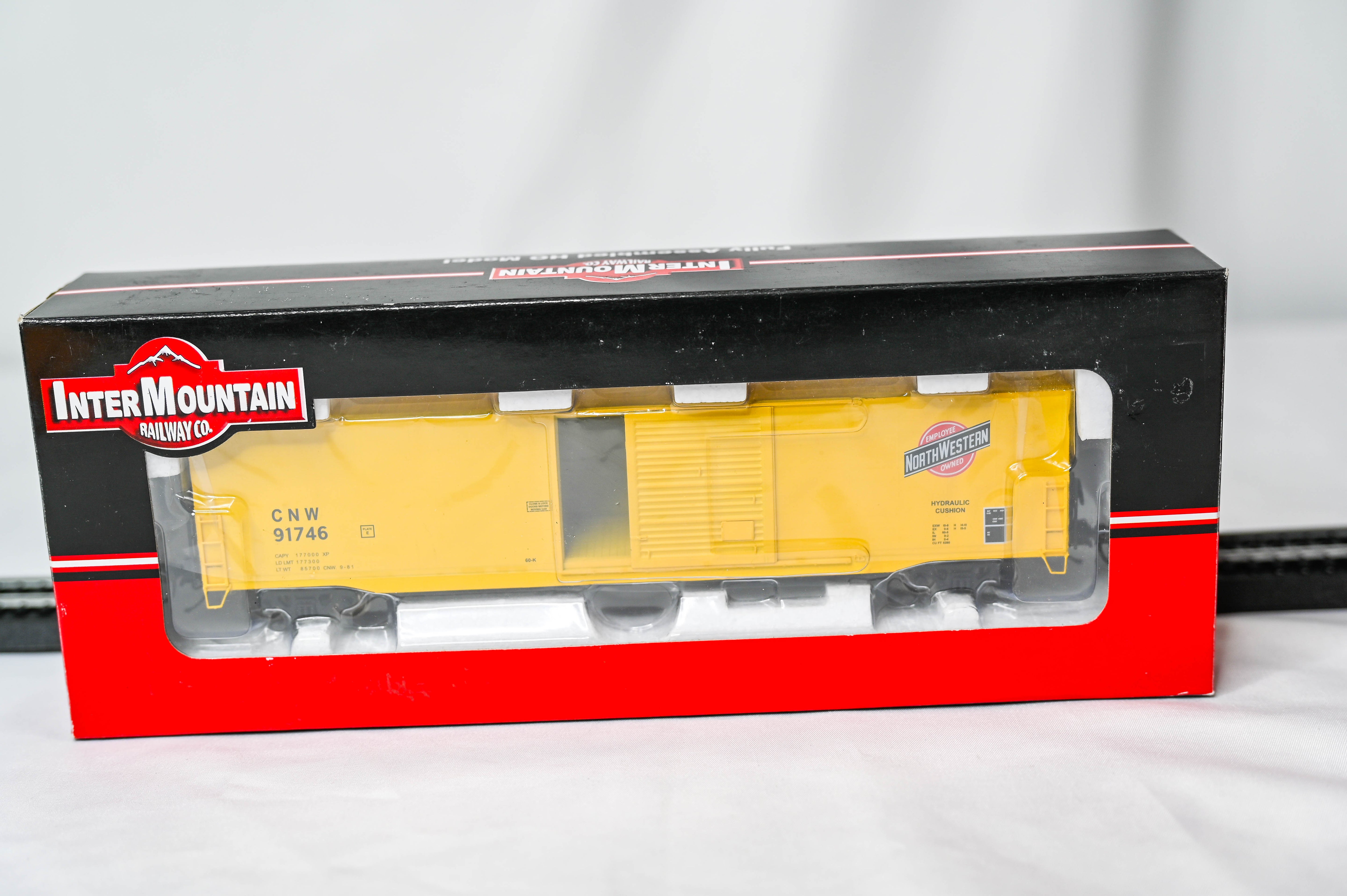 InterMountain Railway Co. CNW - Yellow 60' PS-1 Boxcar #91746 | HO Scale | 46905-23