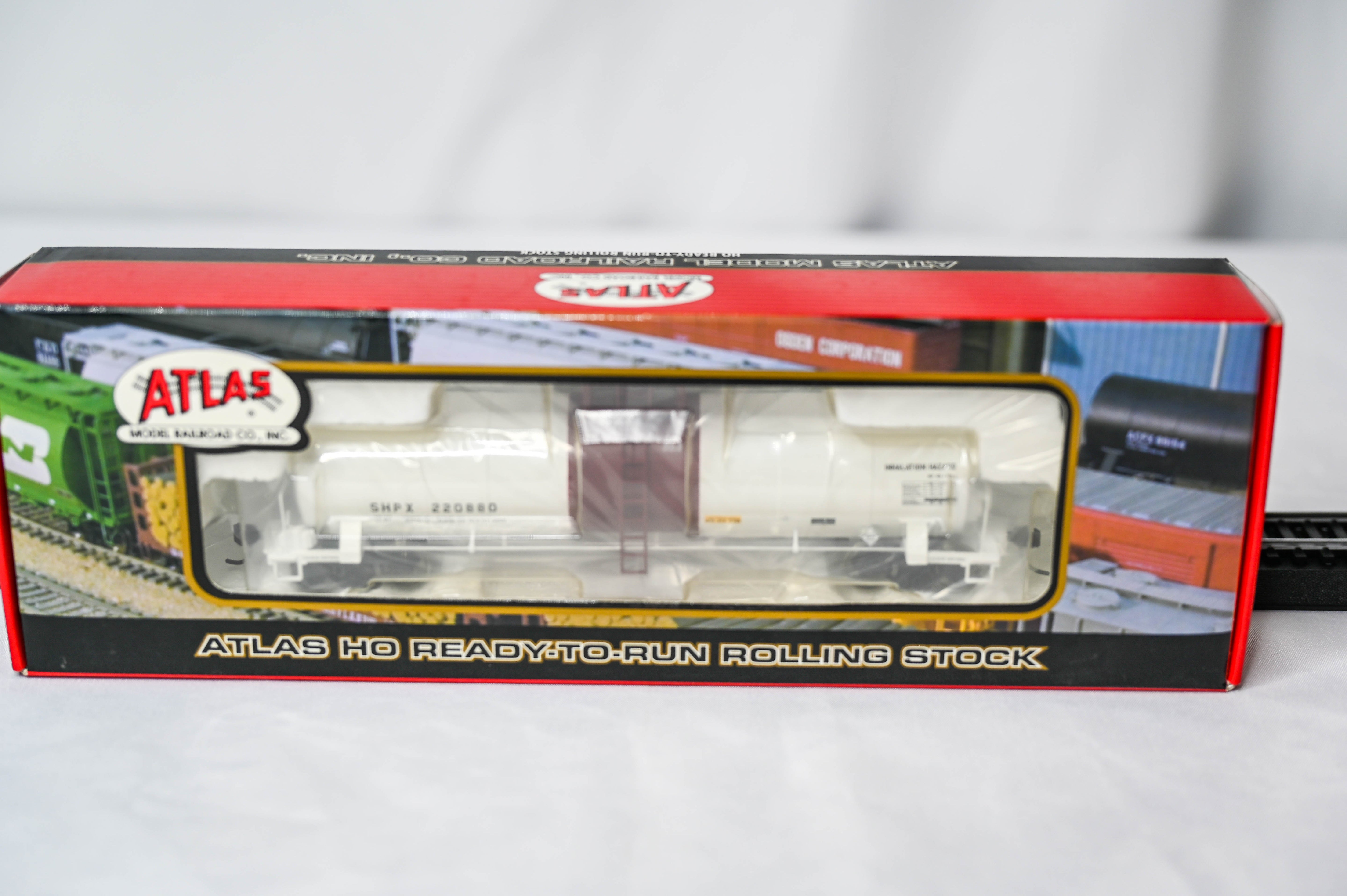 Atlas SHPX 17,360 Gallon Tank Car #220880 | HO Scale | 1569-2