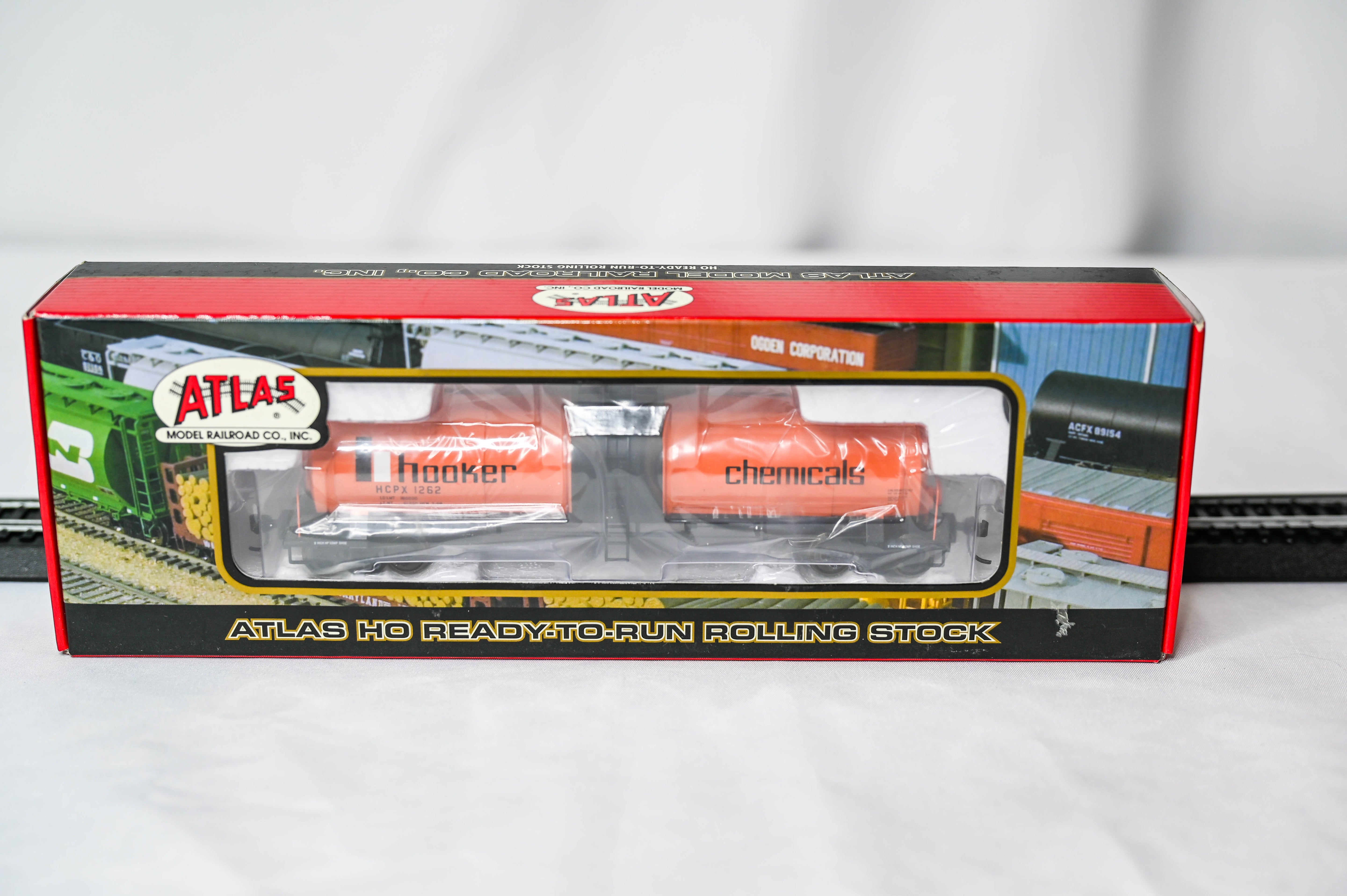 Atlas Hooker 17,360 Gallon Tank Car #1262 | HO Scale | 1556-1