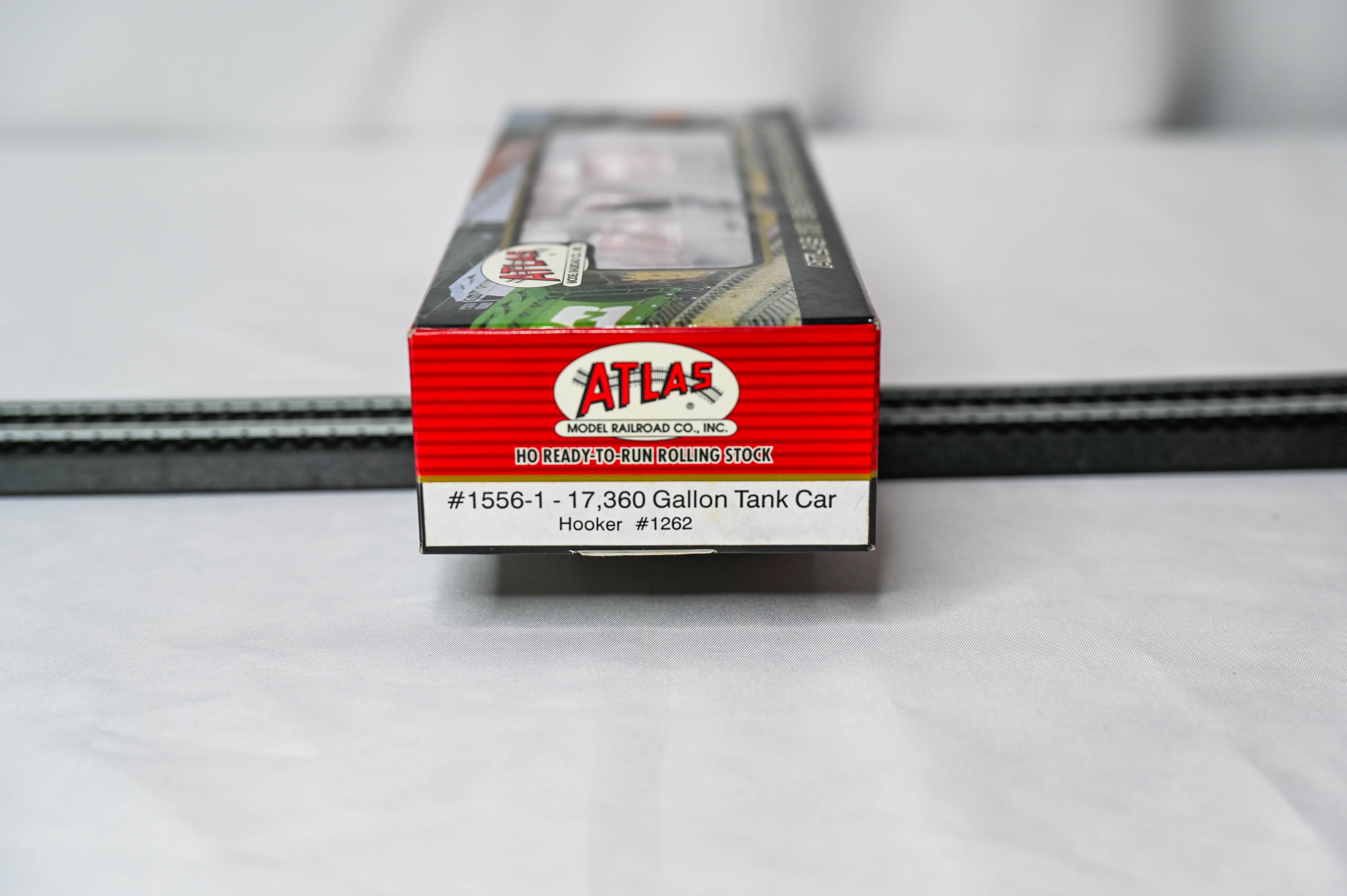 Atlas Hooker 17,360 Gallon Tank Car #1262 | HO Scale | 1556-1