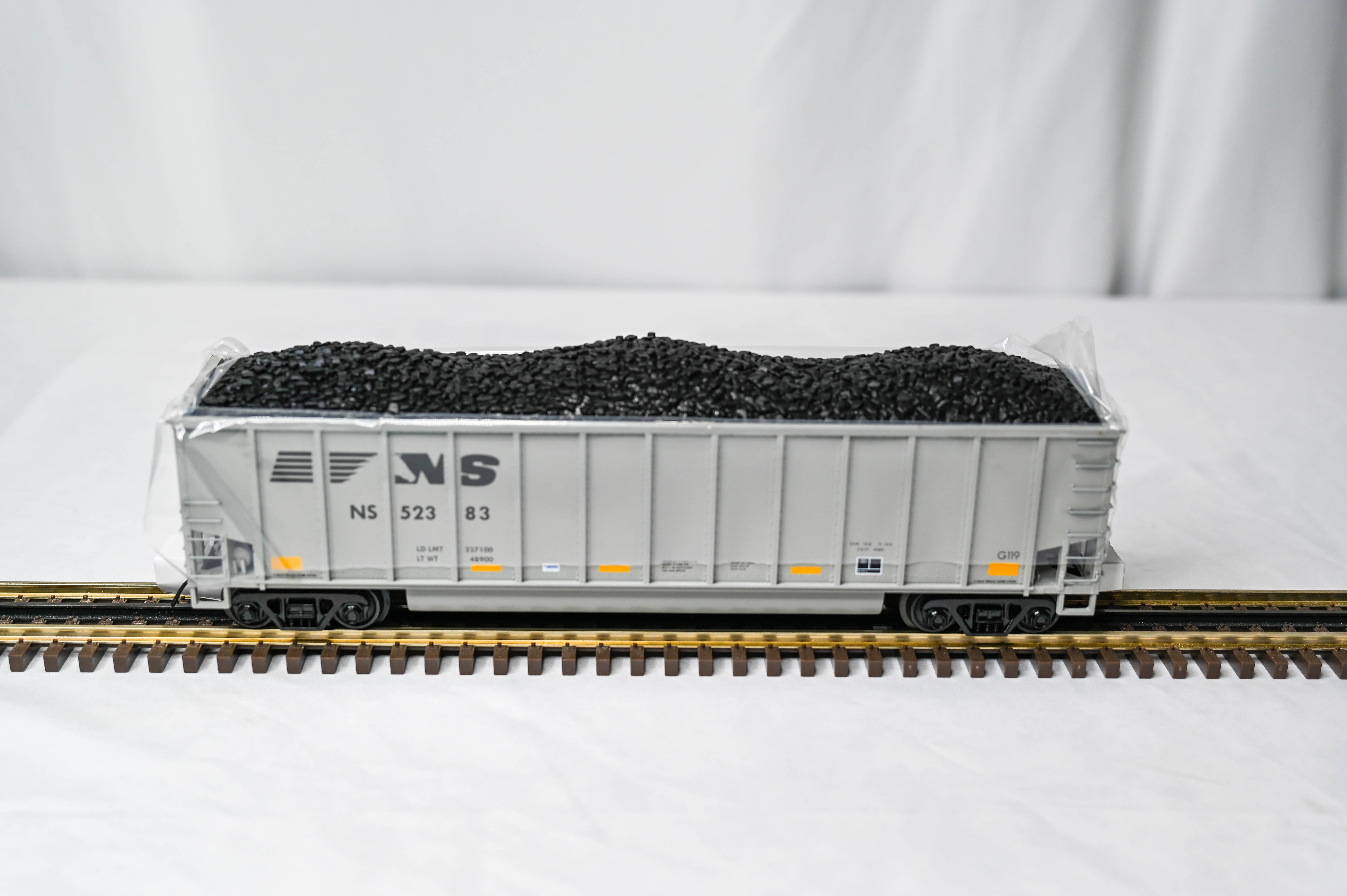 Atlas O Premier Norfolk Southern (Horsehead) Coalporter #52383 | 3-Rail | O Scale | 3003071-2