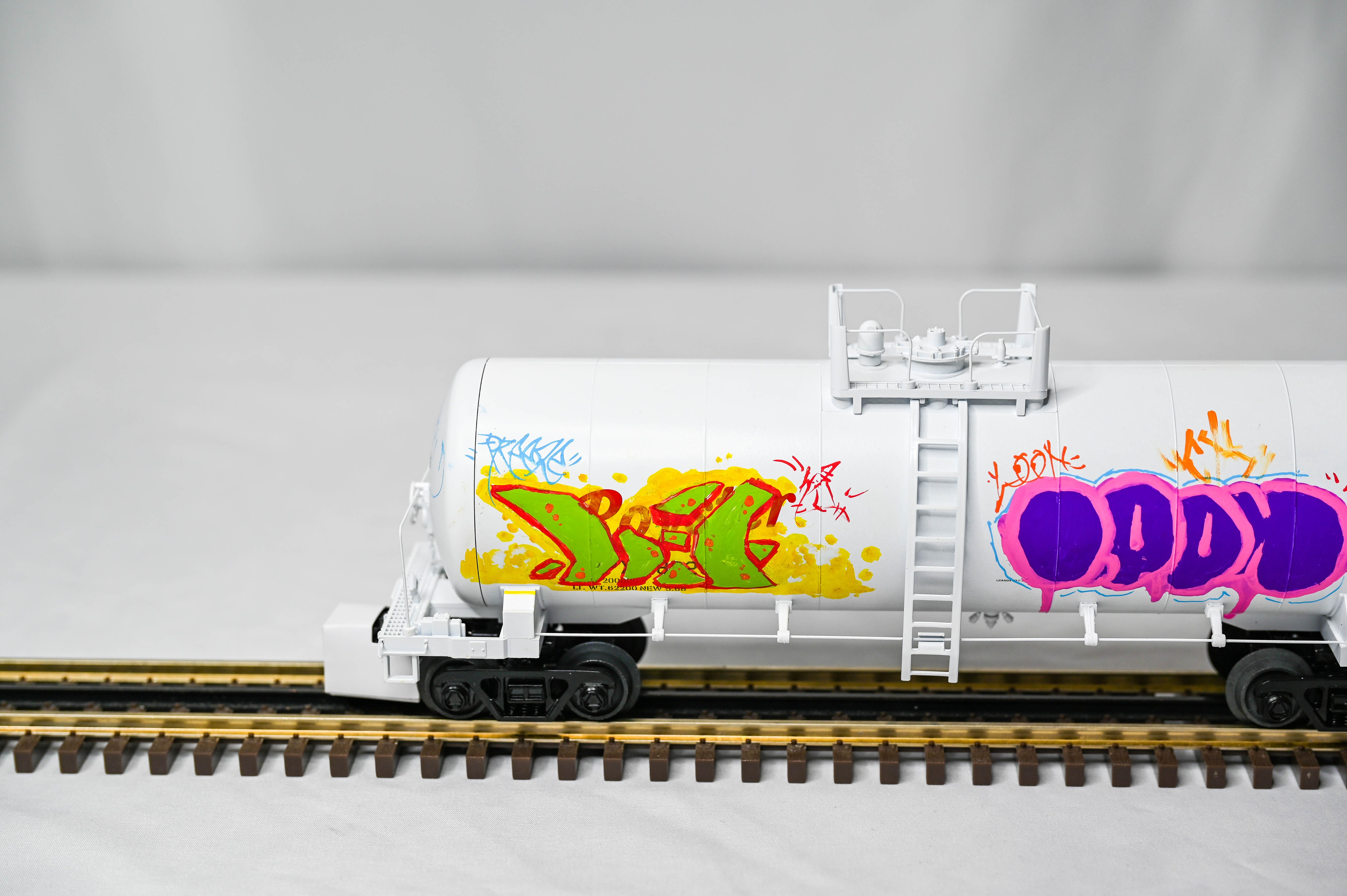Atlas O Premier SHPX (Royster) Modern 40' Tank Car #88290 | 3-Rail | O Scale | 3001877-2