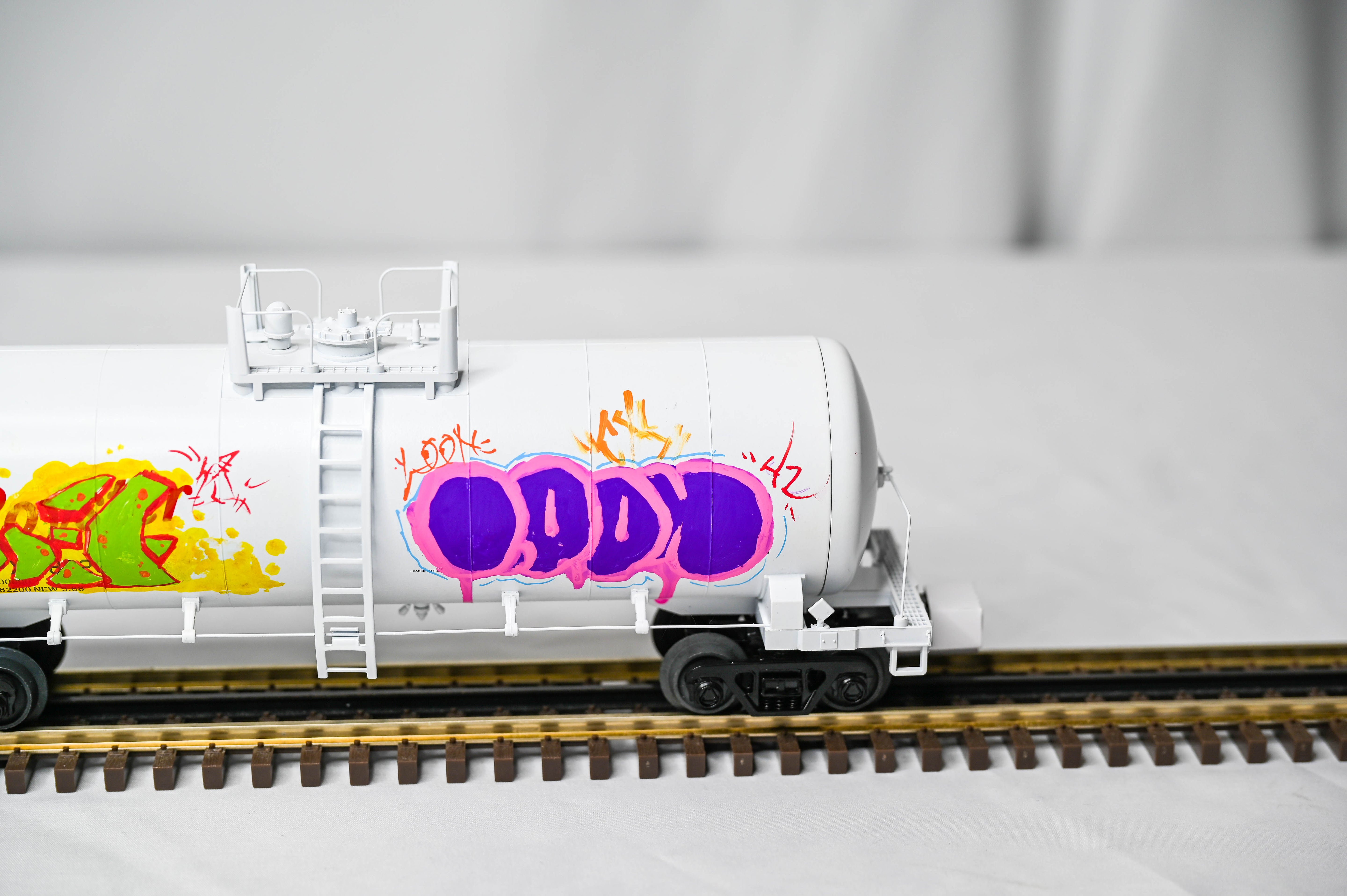 Atlas O Premier SHPX (Royster) Modern 40' Tank Car #88290 | 3-Rail | O Scale | 3001877-2