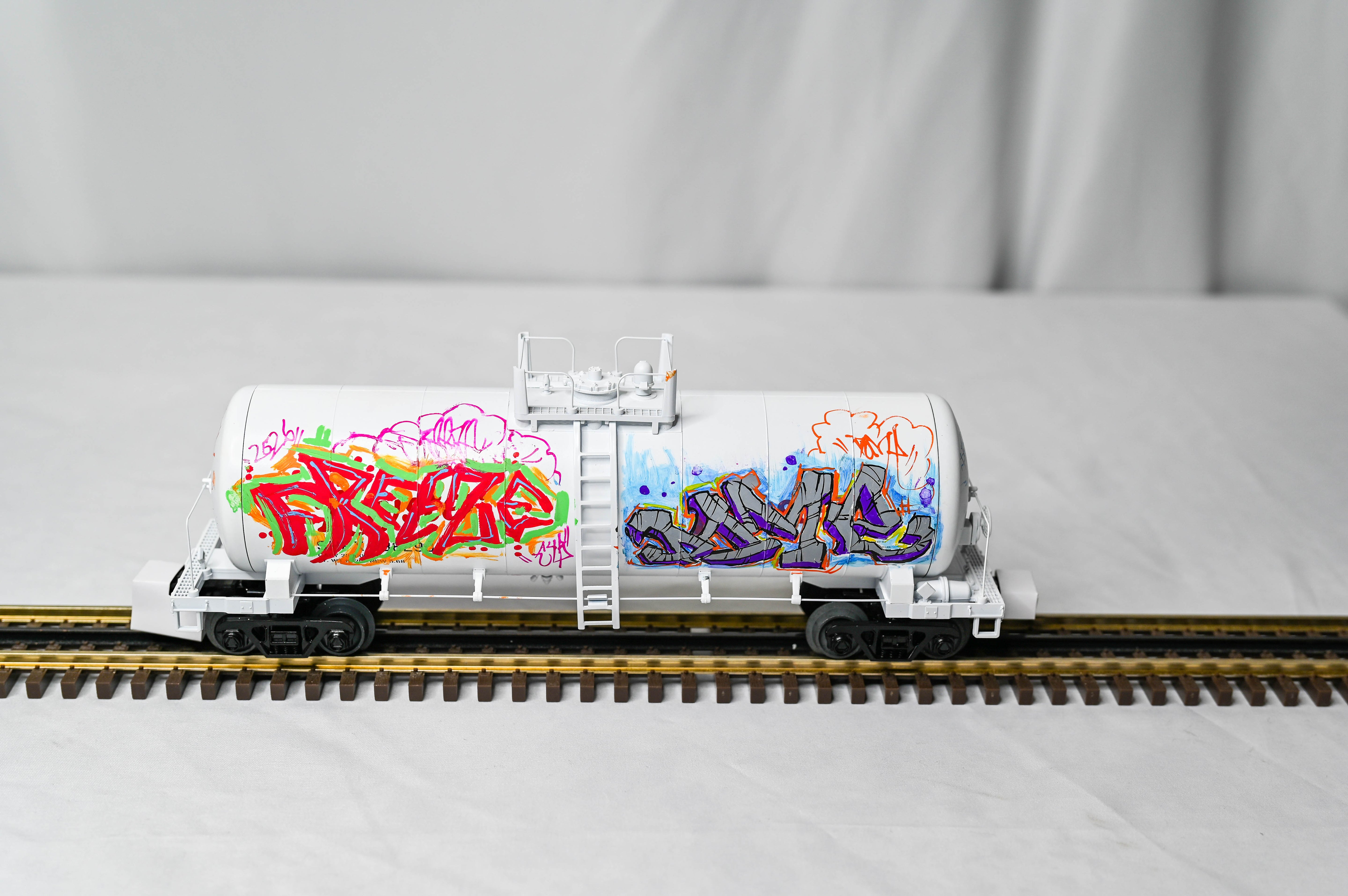 Atlas O Premier SHPX (Royster) Modern 40' Tank Car #88290 | 3-Rail | O Scale | 3001877-2