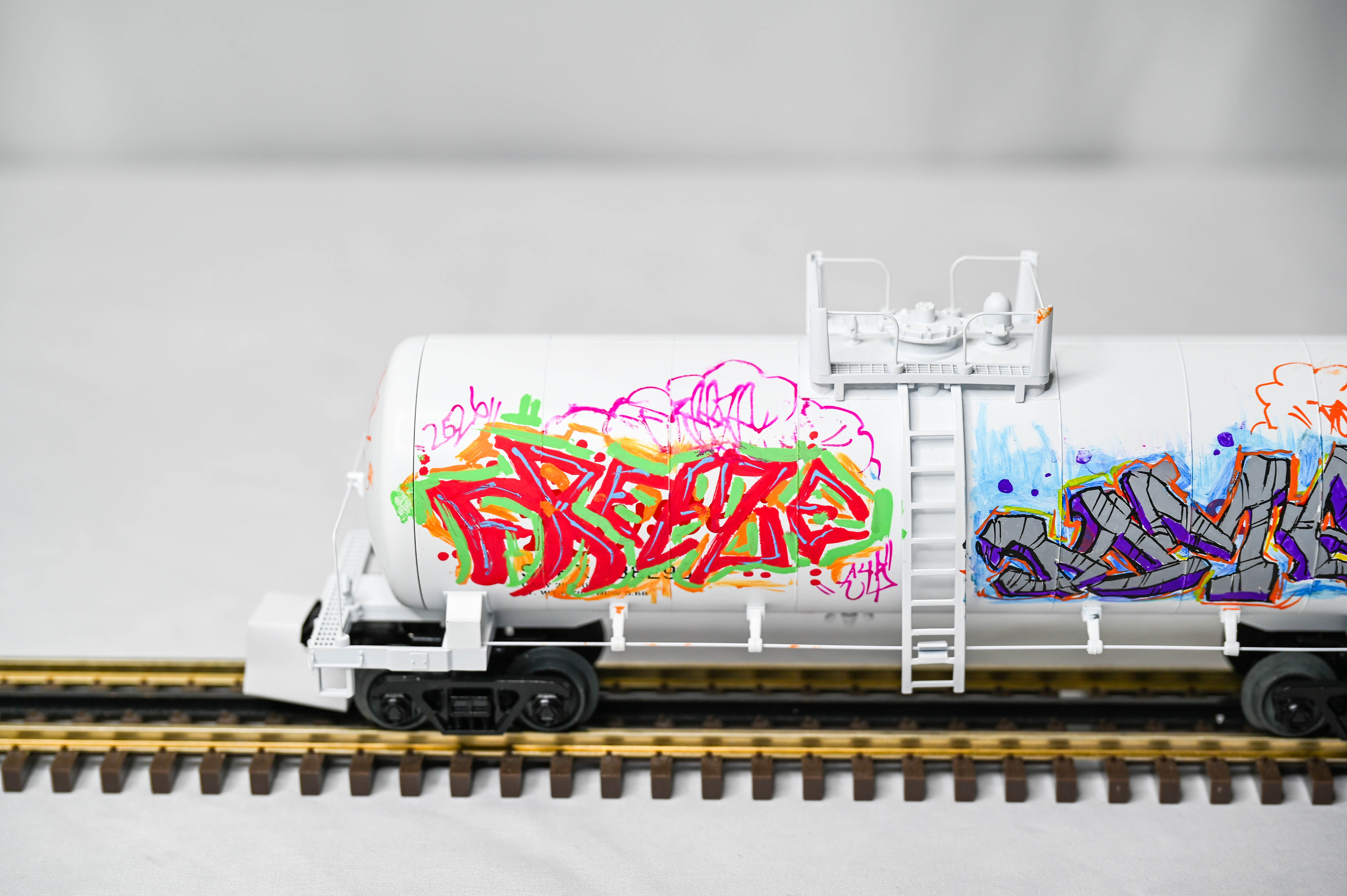 Atlas O Premier SHPX (Royster) Modern 40' Tank Car #88290 | 3-Rail | O Scale | 3001877-2